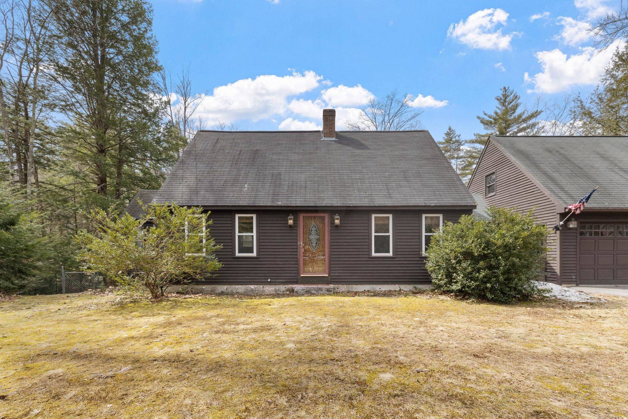 Henniker, NH 03242,25 Shore DR