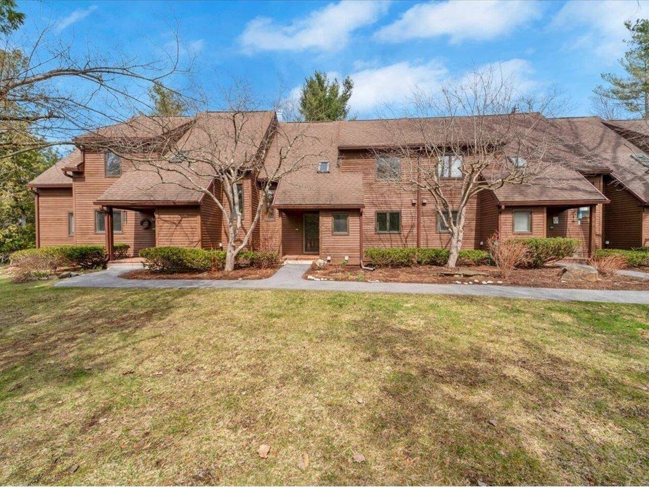 Shelburne, VT 05482,342 Acorn LN