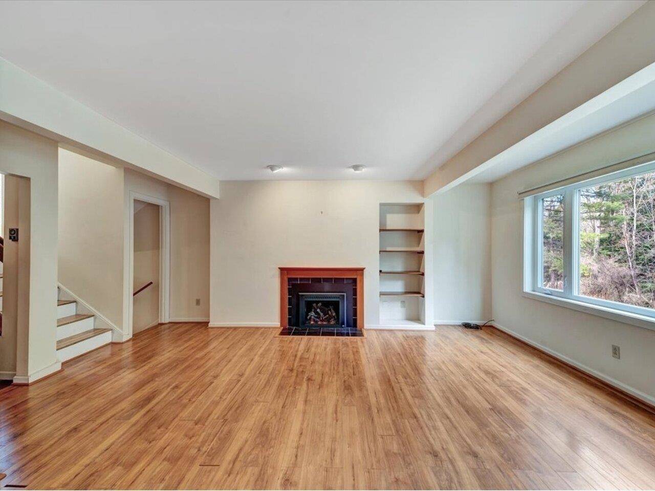 Shelburne, VT 05482,342 Acorn LN