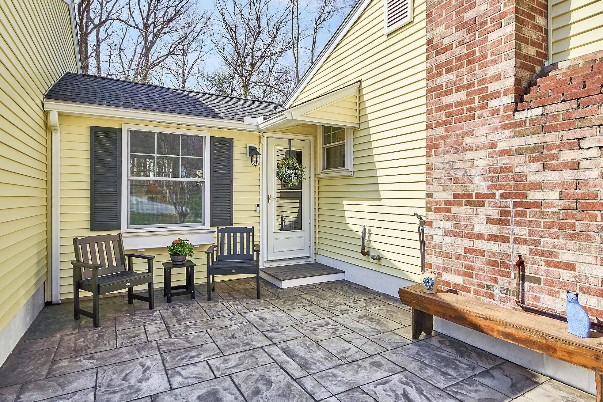 Derry, NH 03038,9 Robin RD