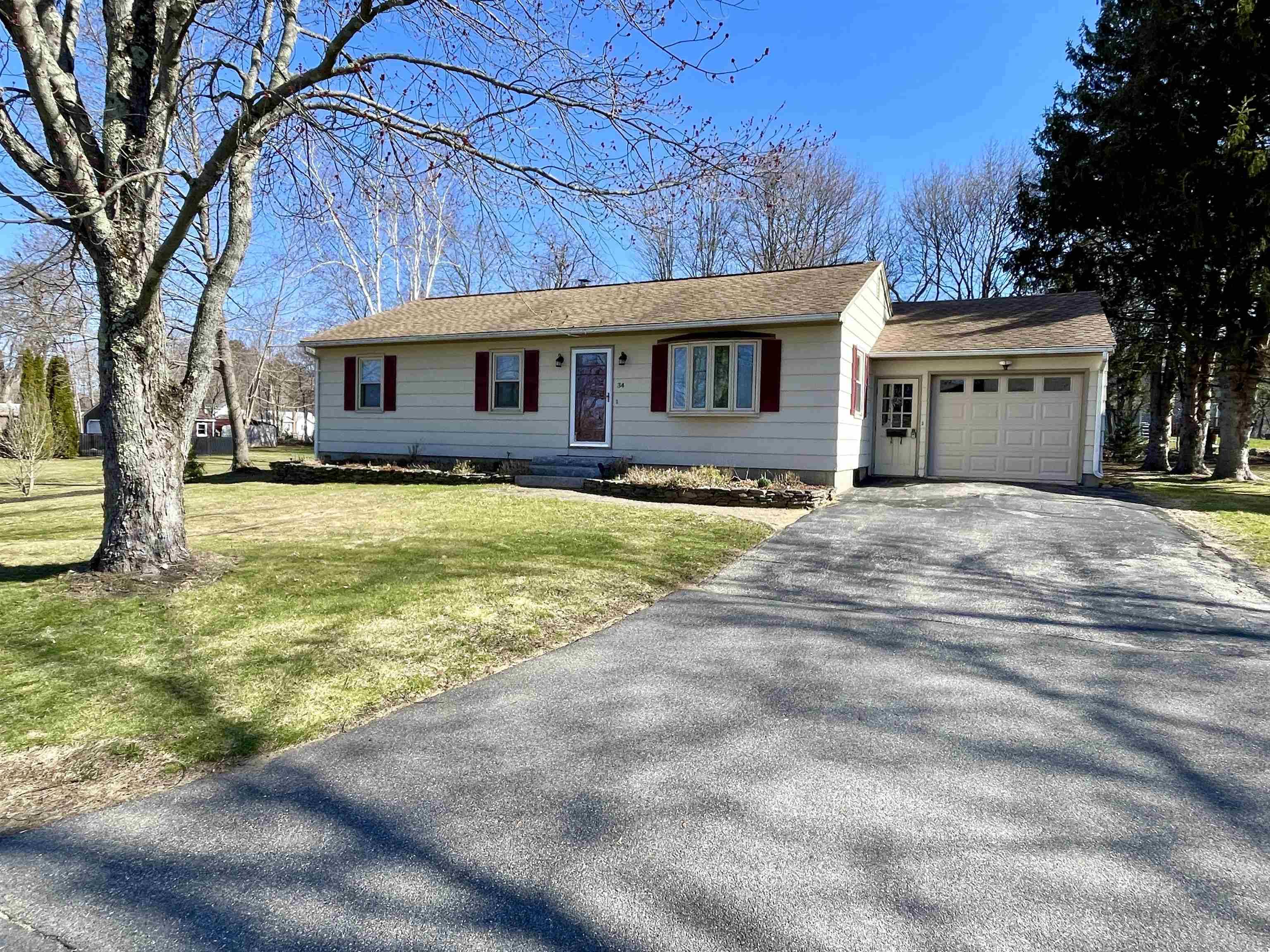 Rochester, NH 03867,34 Adams AVE