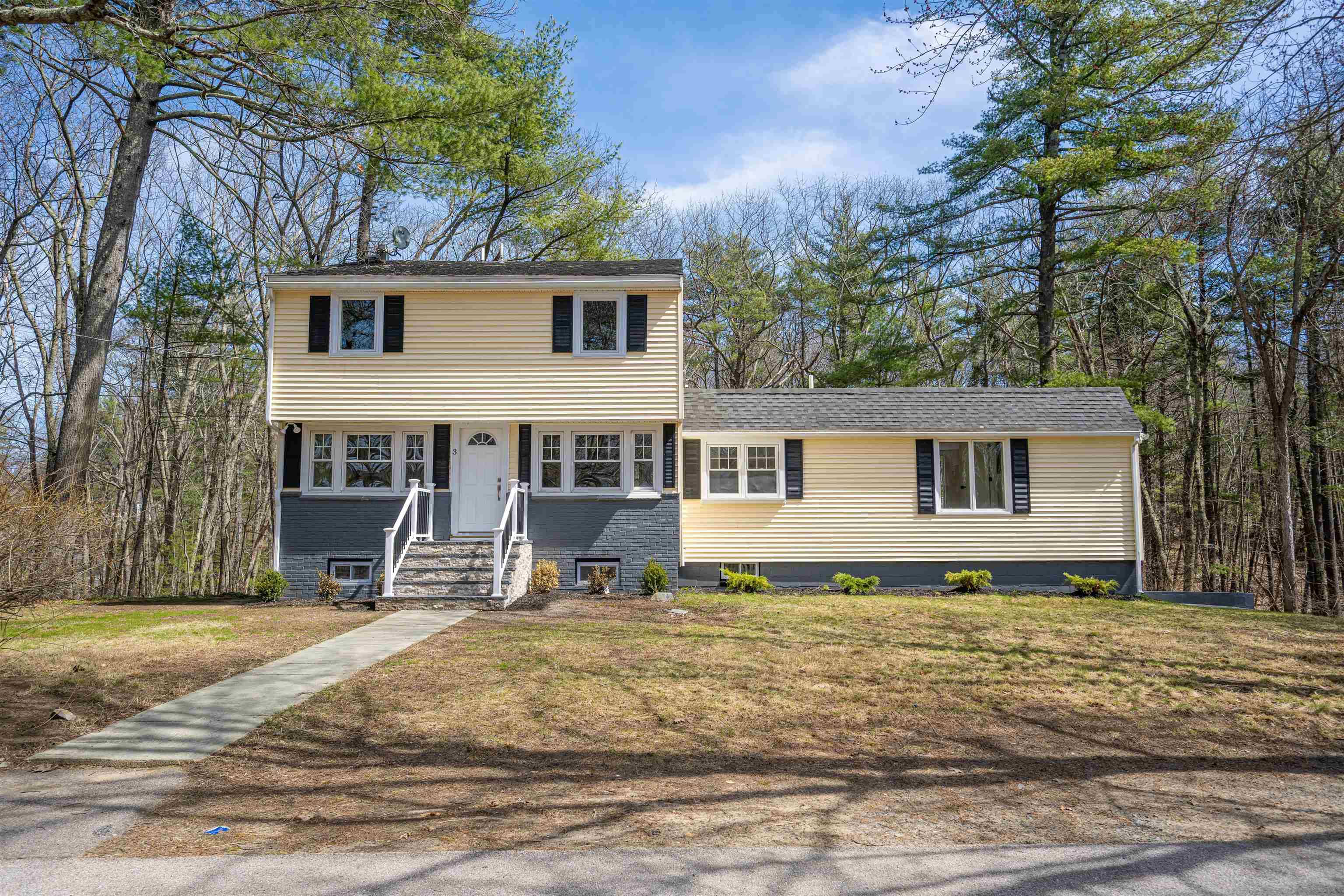 Salem, NH 03079,3 Roux AVE