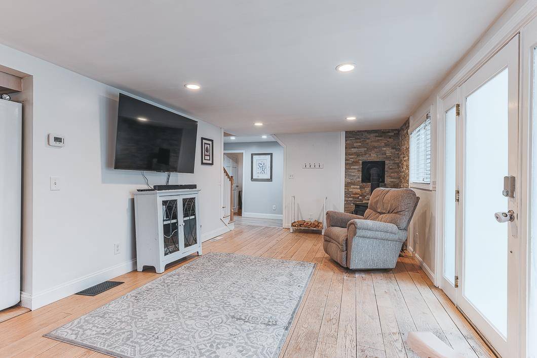 Hillsborough, NH 03244,22 Sunrise PL