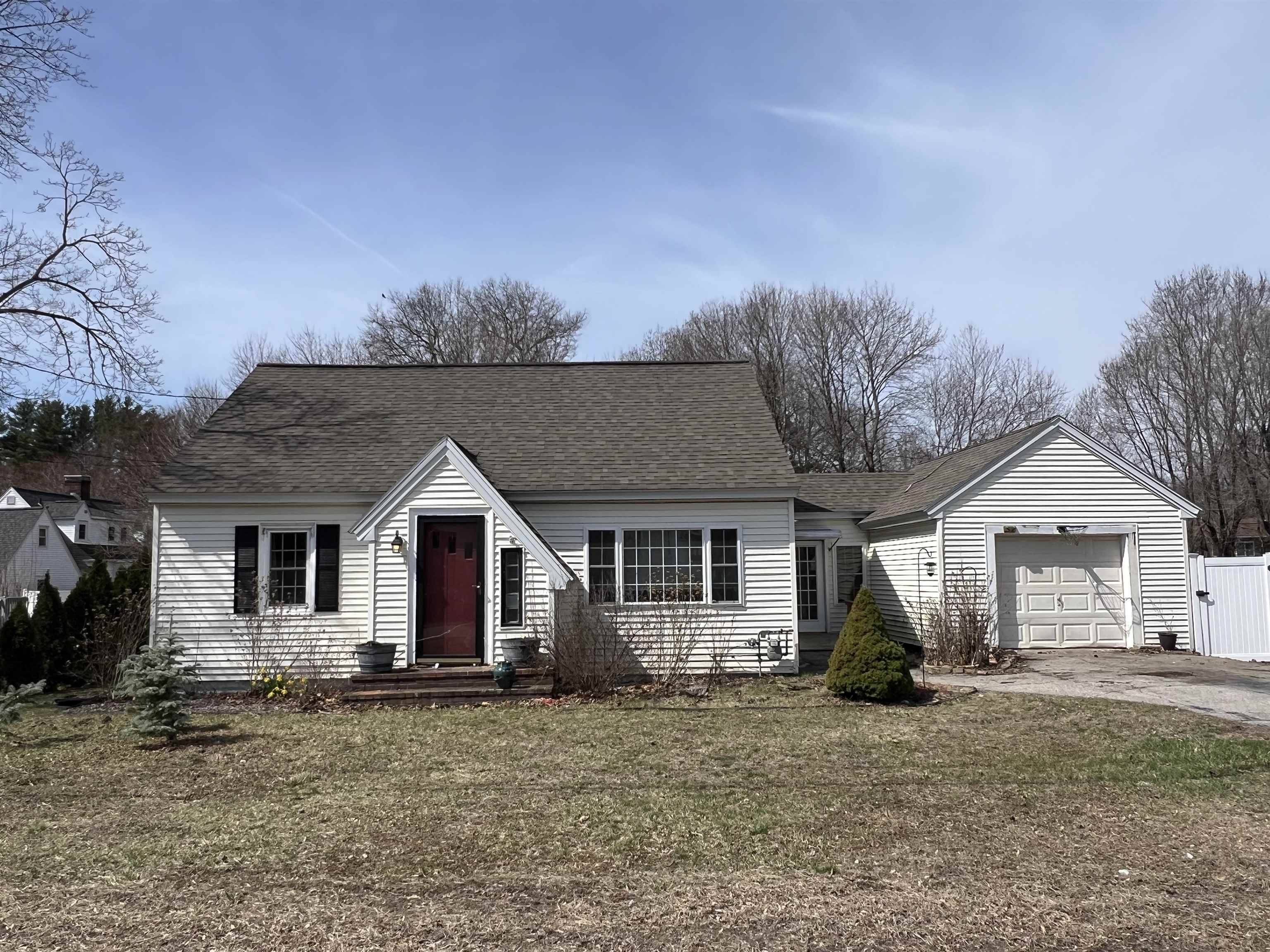 Bedford, NH 03110,8 Savoie ST