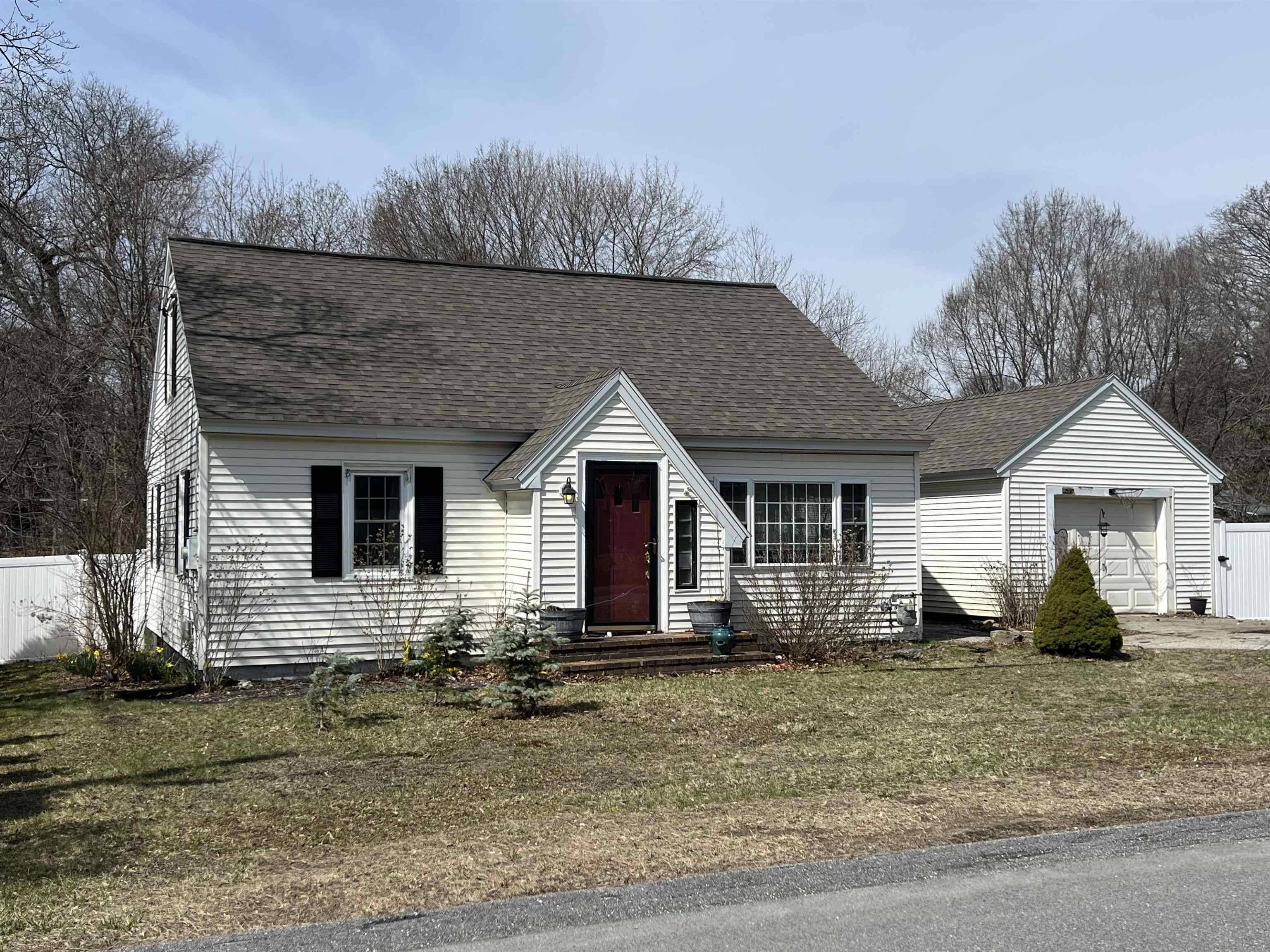 Bedford, NH 03110,8 Savoie ST