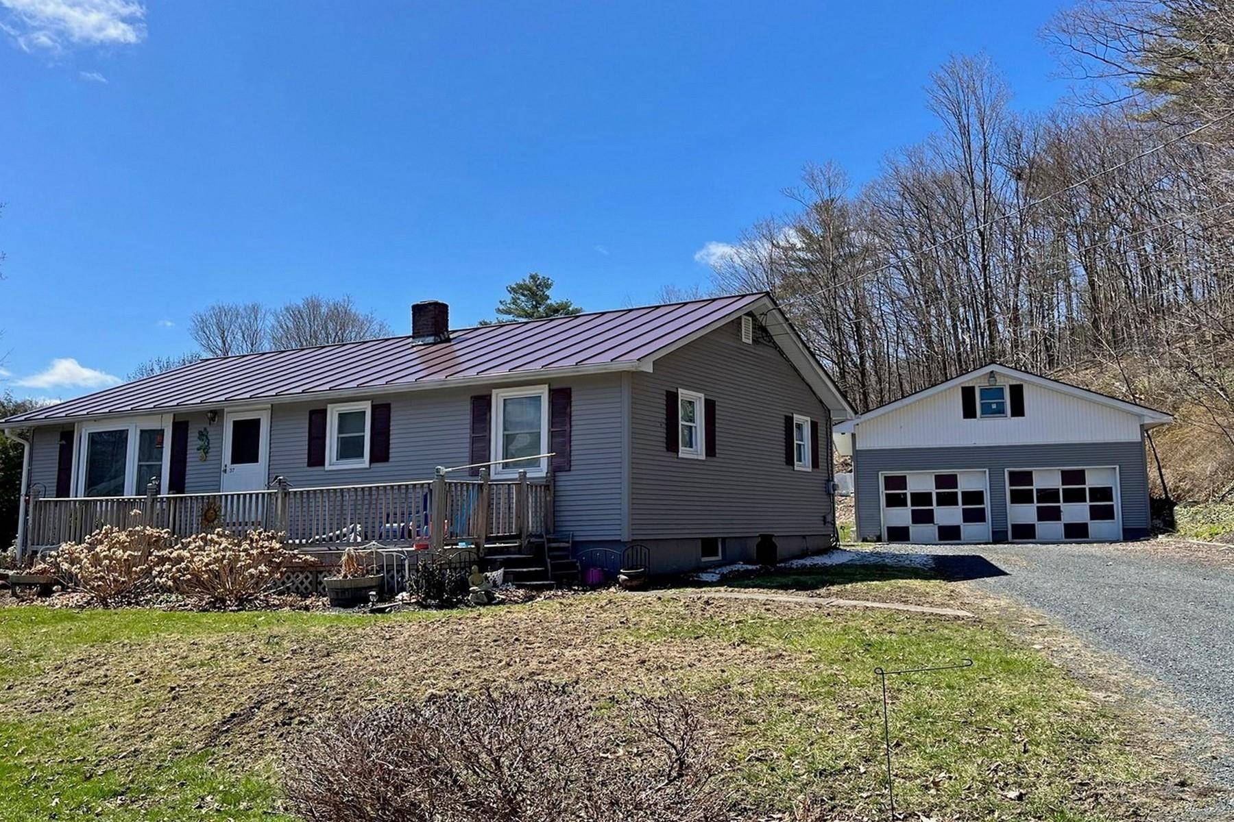 Proctor, VT 05765,37 Taylor Hill RD