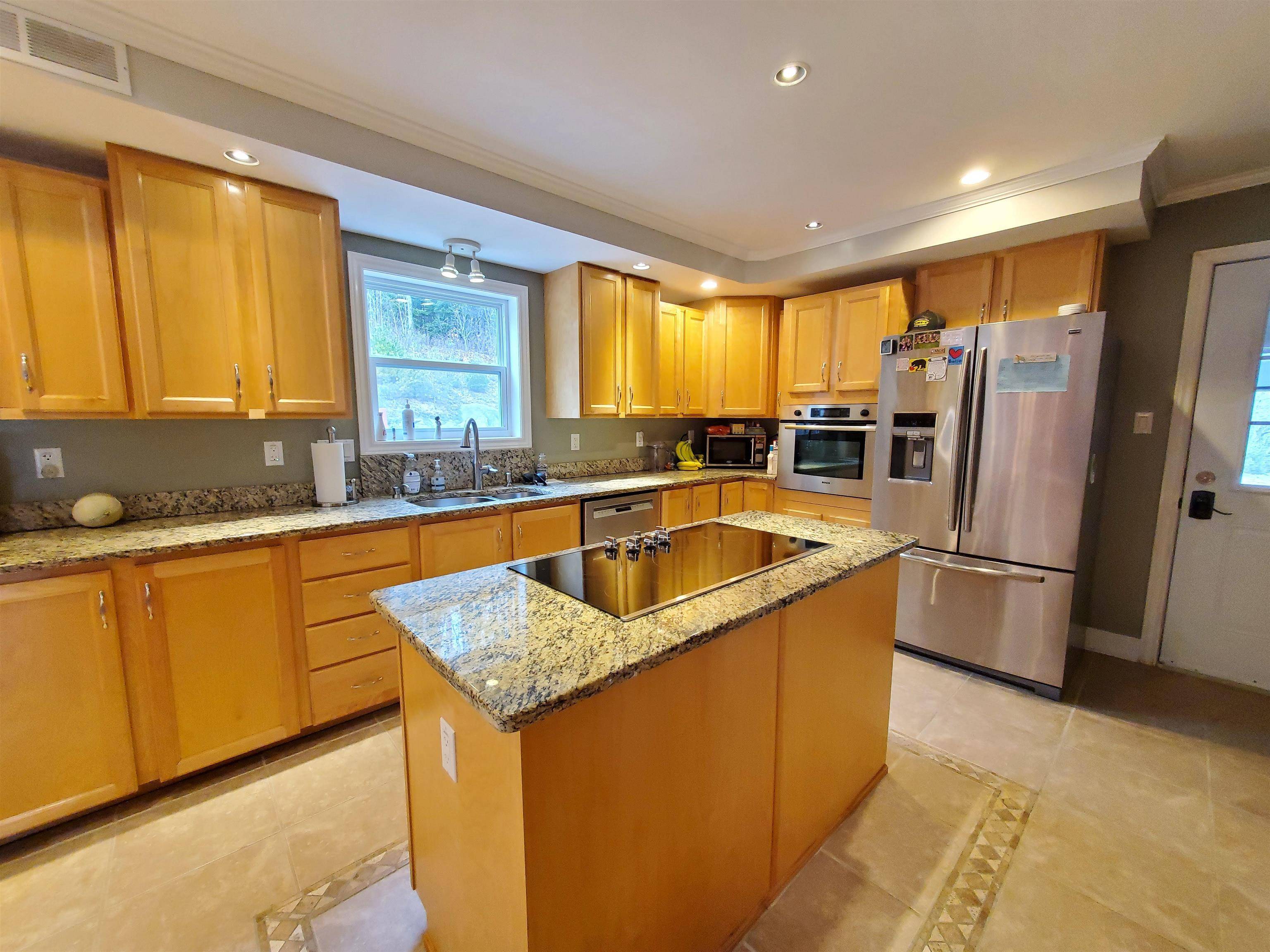 Canaan, NH 03741,10 Dyer LN