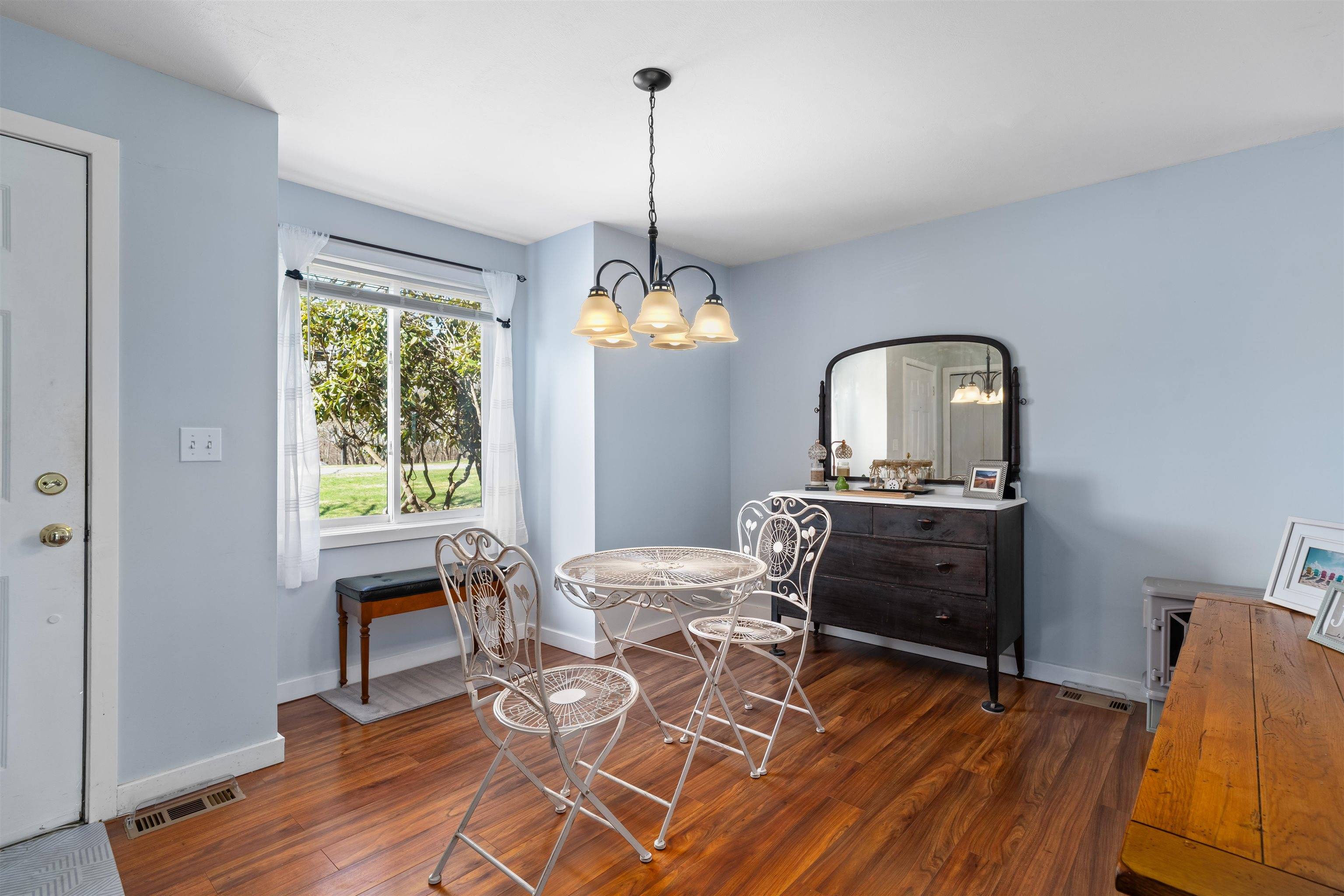 Stratham, NH 03885,12 Thornhill RD