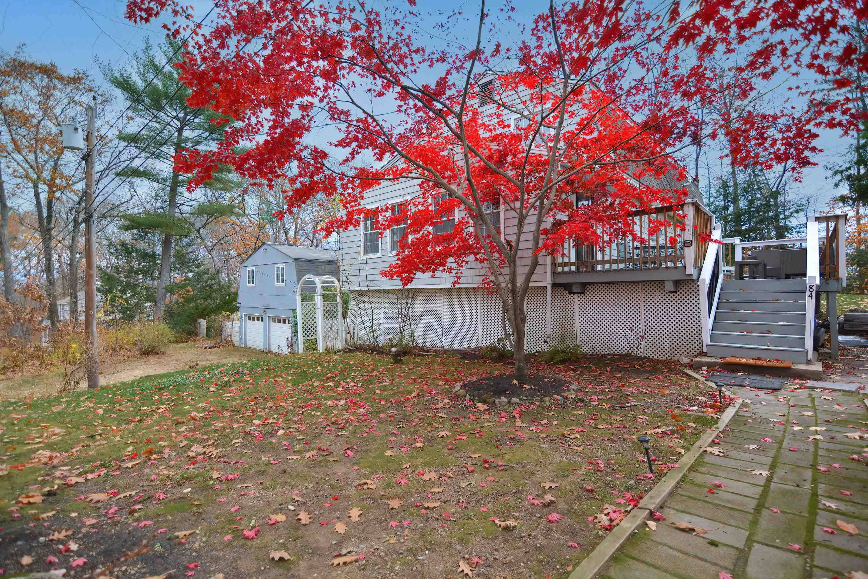 Laconia, NH 03246,84 Plantation RD