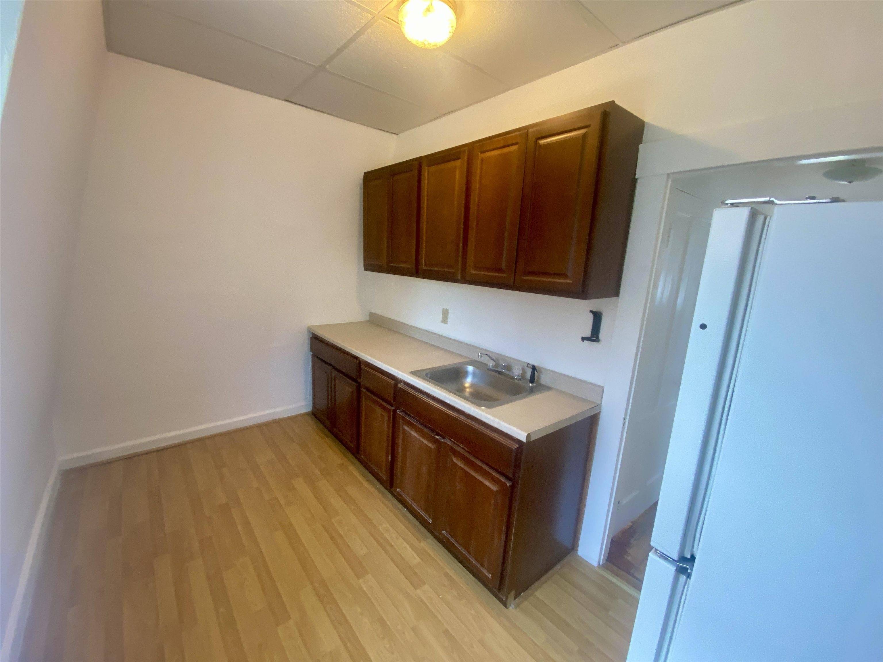 Claremont, NH 03743,47 Myrtle ST #2