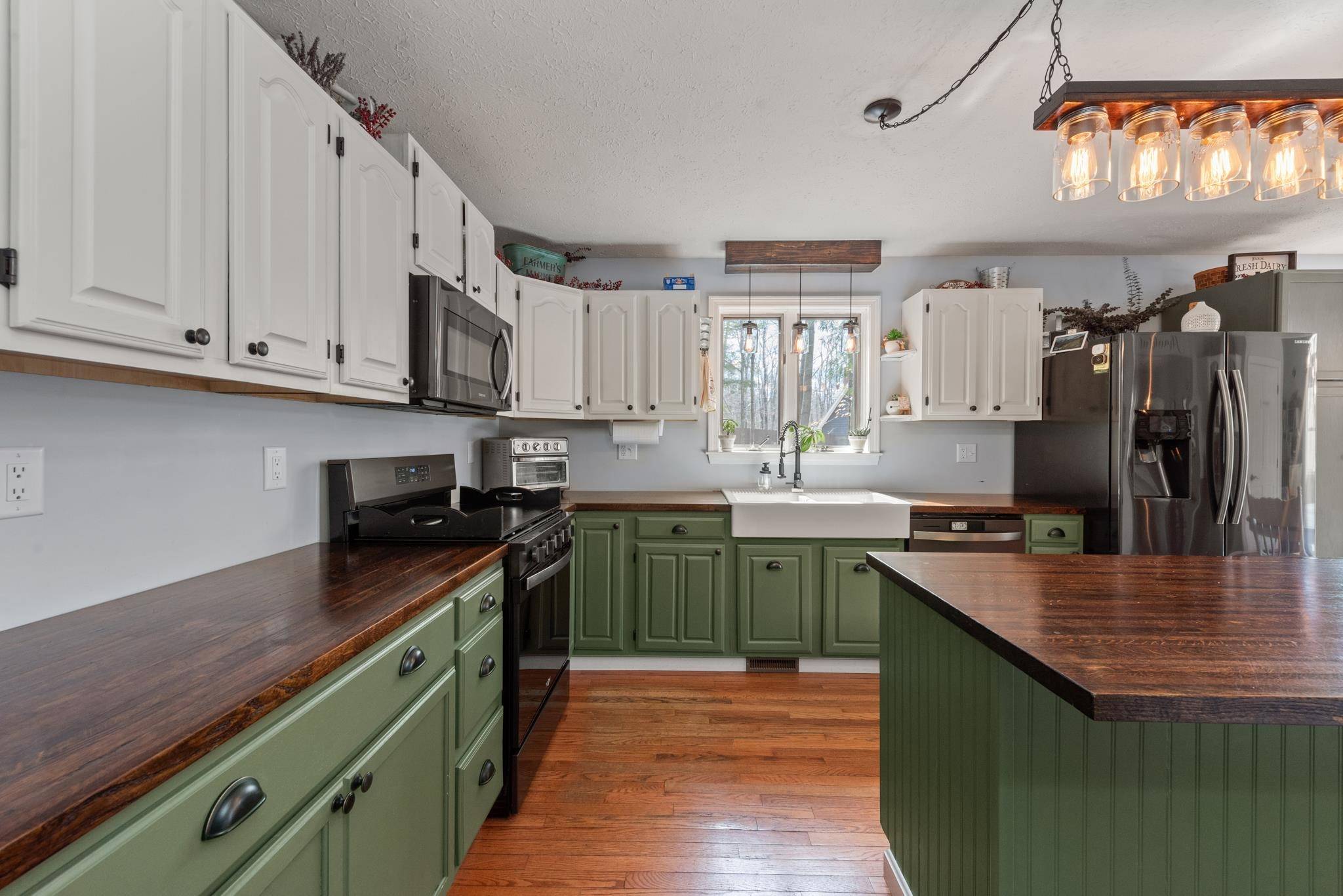 Gilford, NH 03249,58 Sand Hill RD