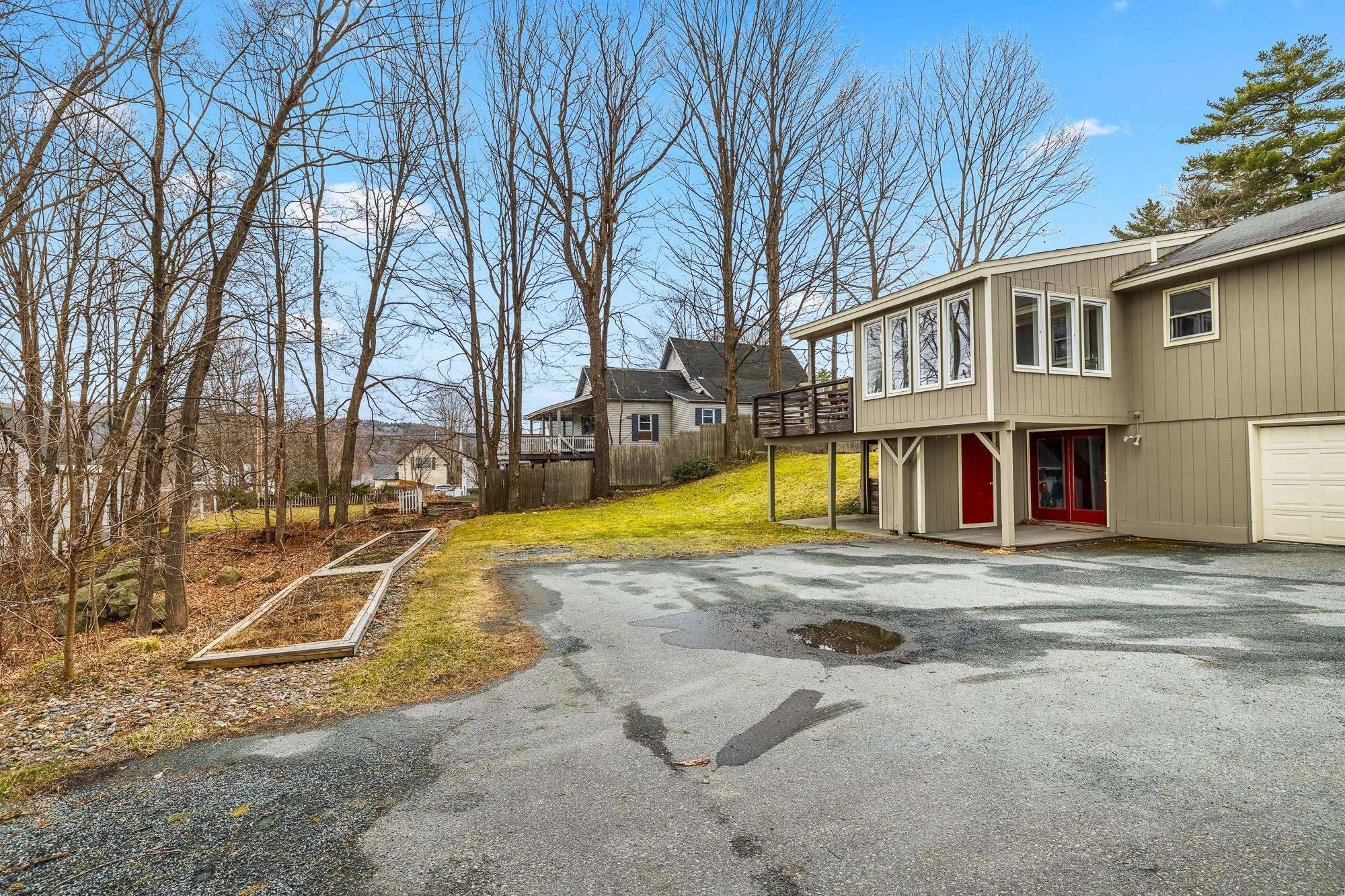 Lebanon, NH 03766,61 Young ST