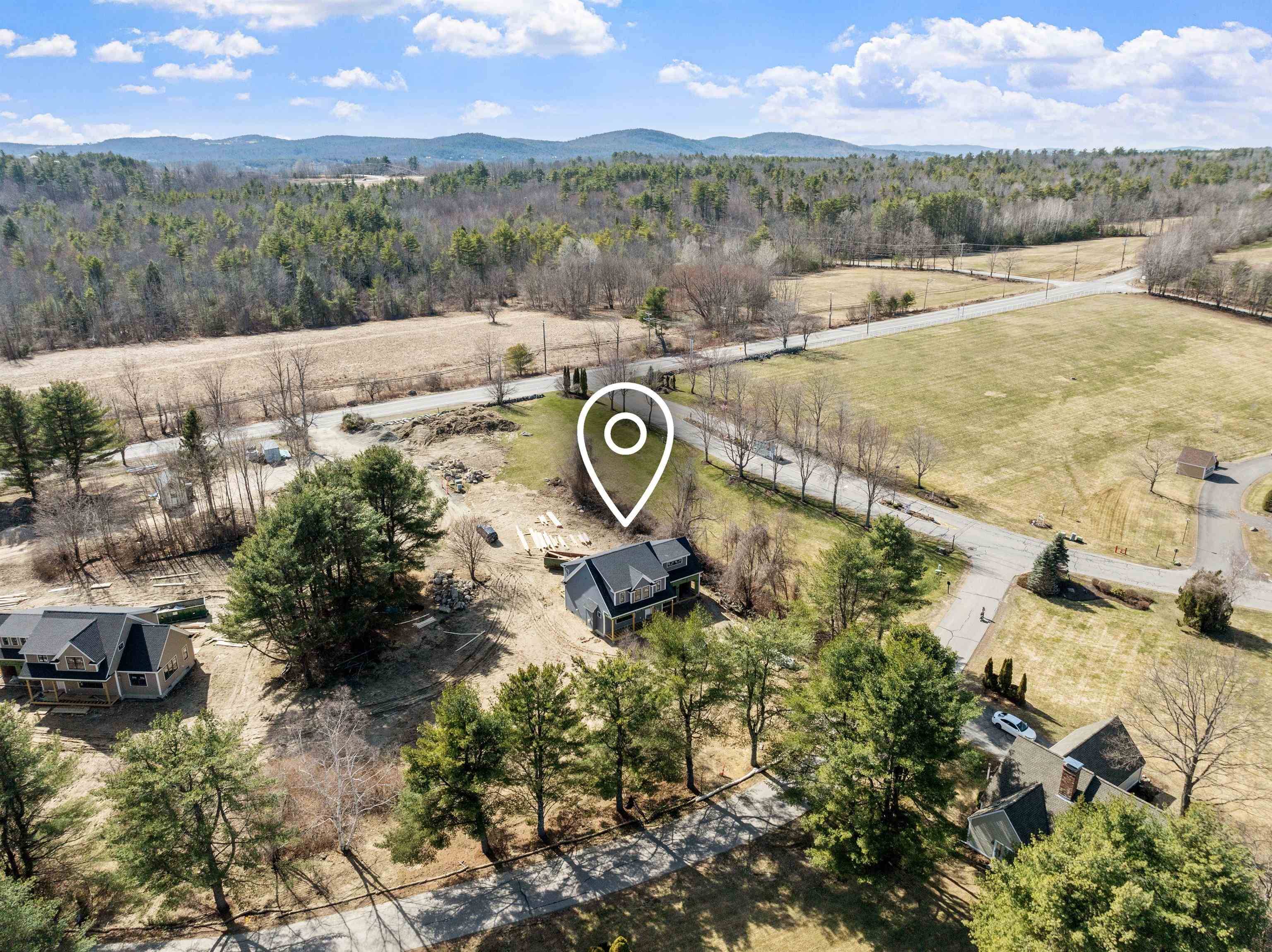 Laconia, NH 03246,7 Clover LN