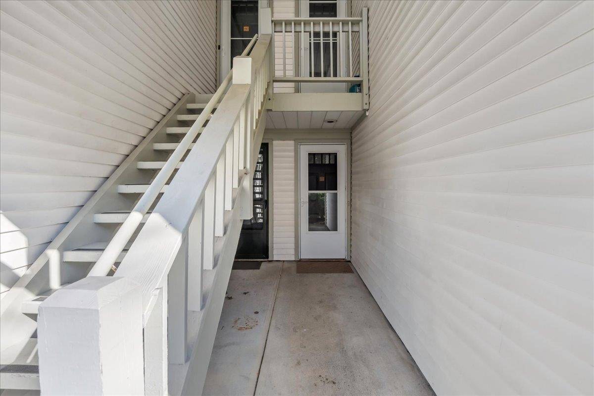 South Burlington, VT 05403,11 Winding Brook DR
