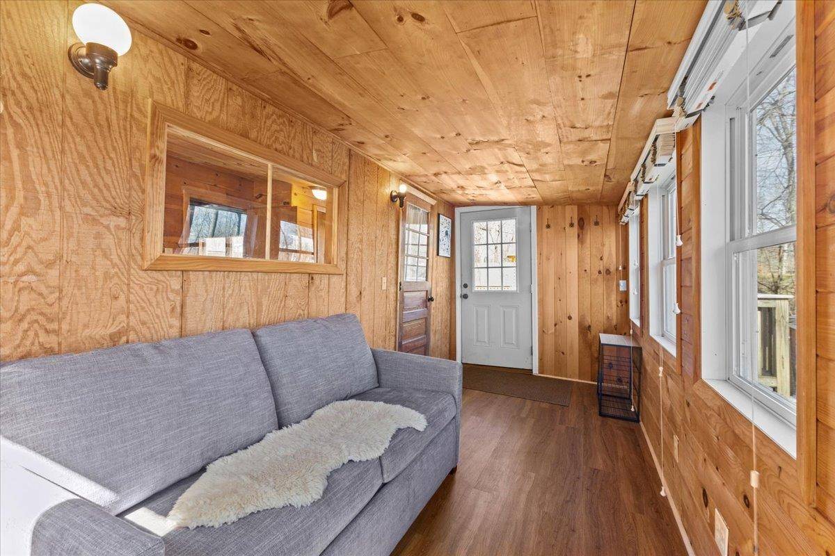 Colchester, VT 05446,9 Marsh LN