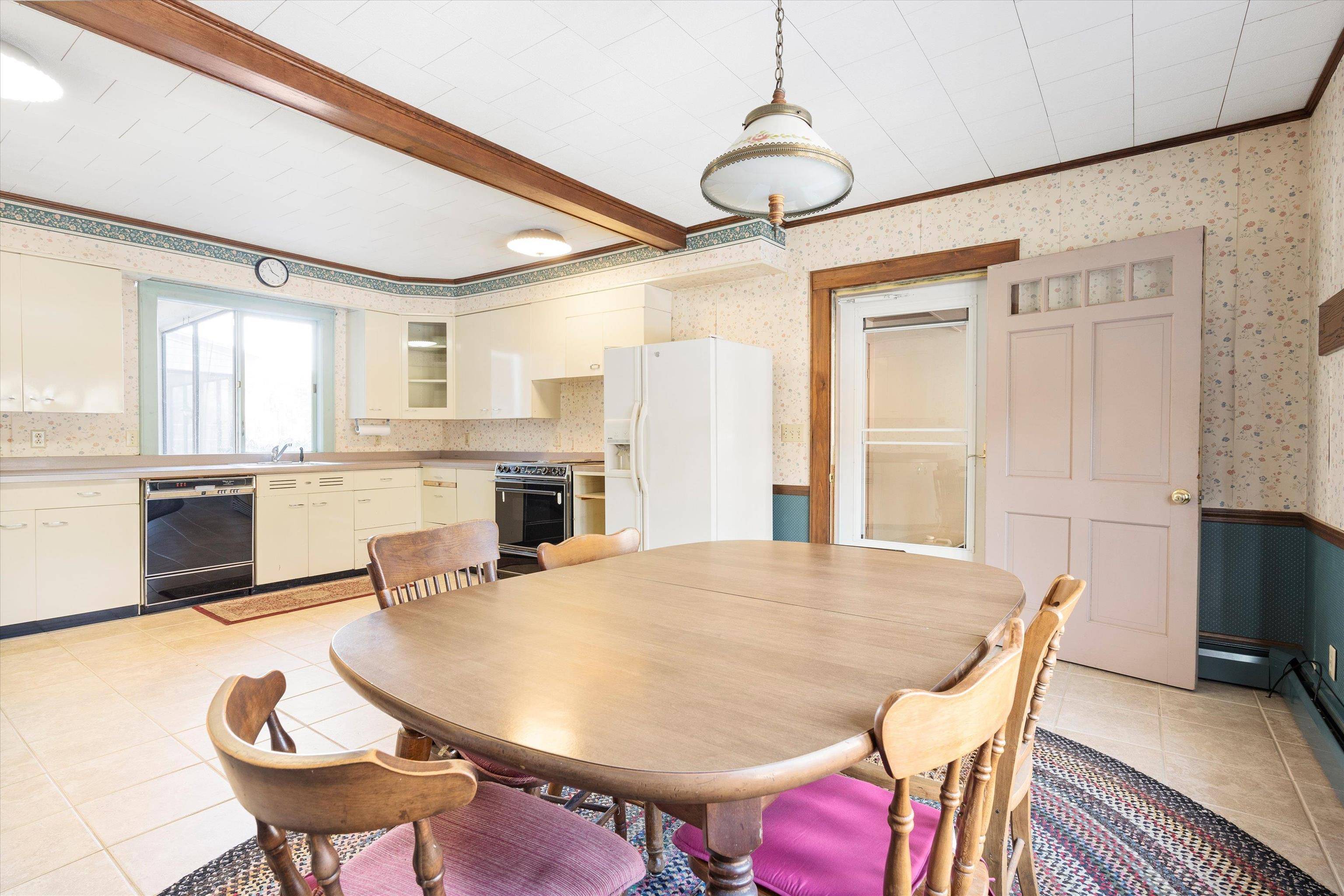 33 Bunker Hill RD Auburn, NH 03032