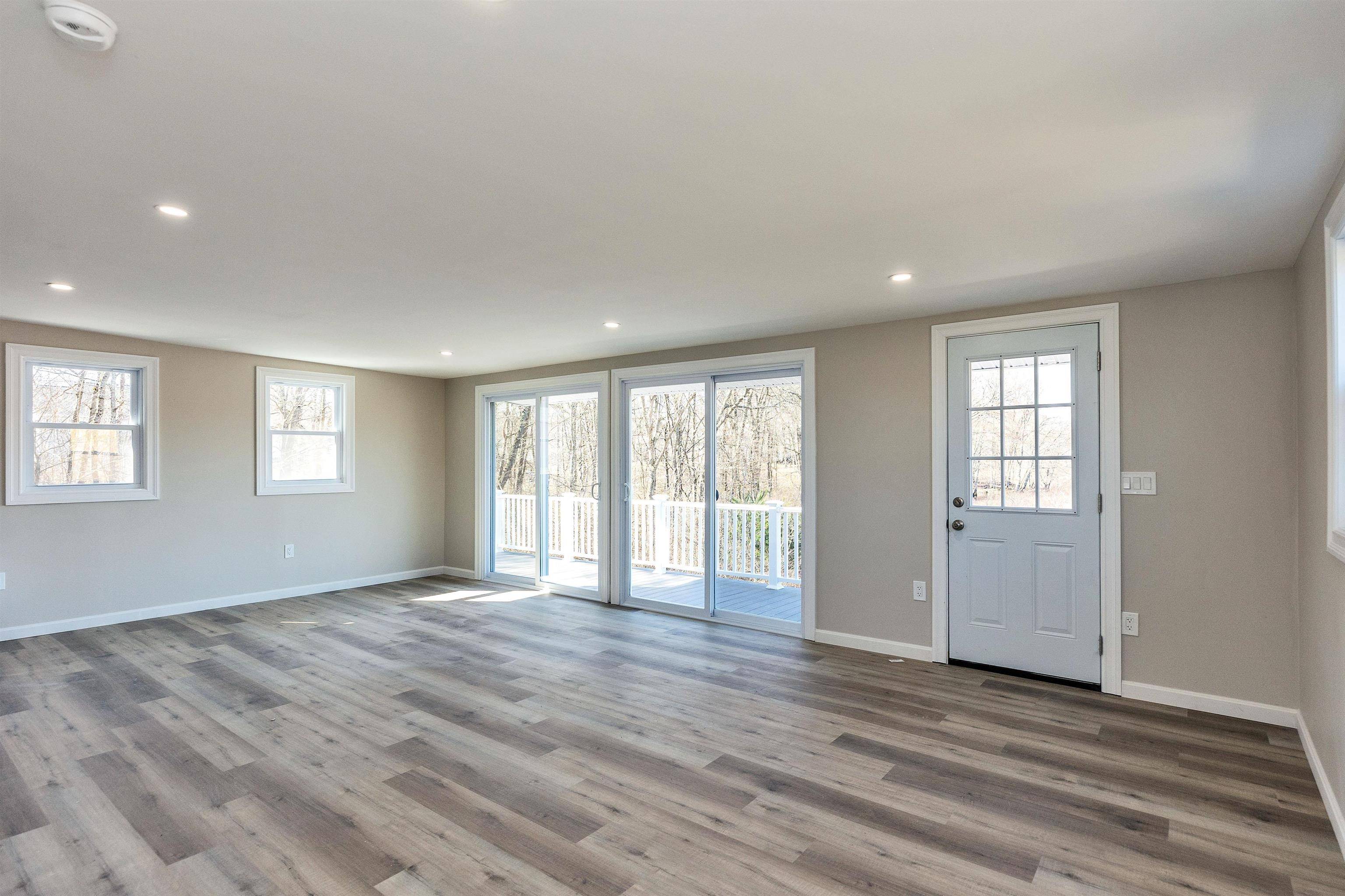 Raymond, NH 03077,2 Diaz DR