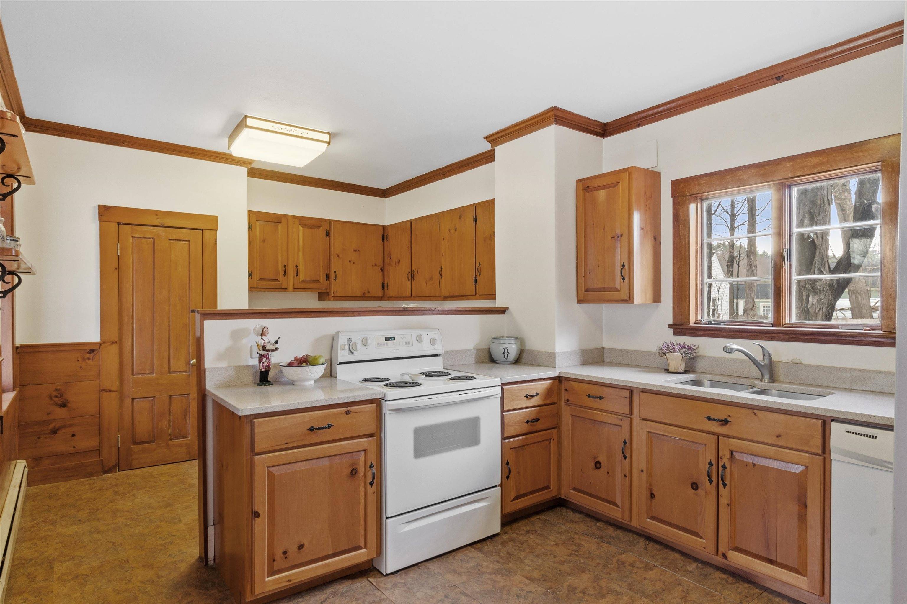 Wilton, NH 03086,10 Crescent ST