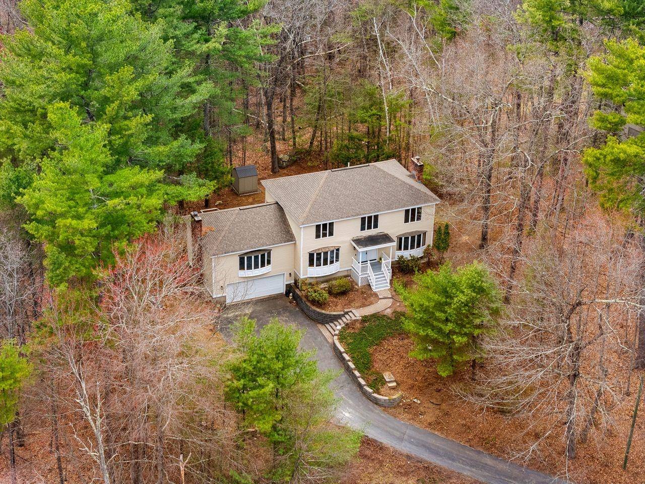 Hollis, NH 03049,207 Hayden RD