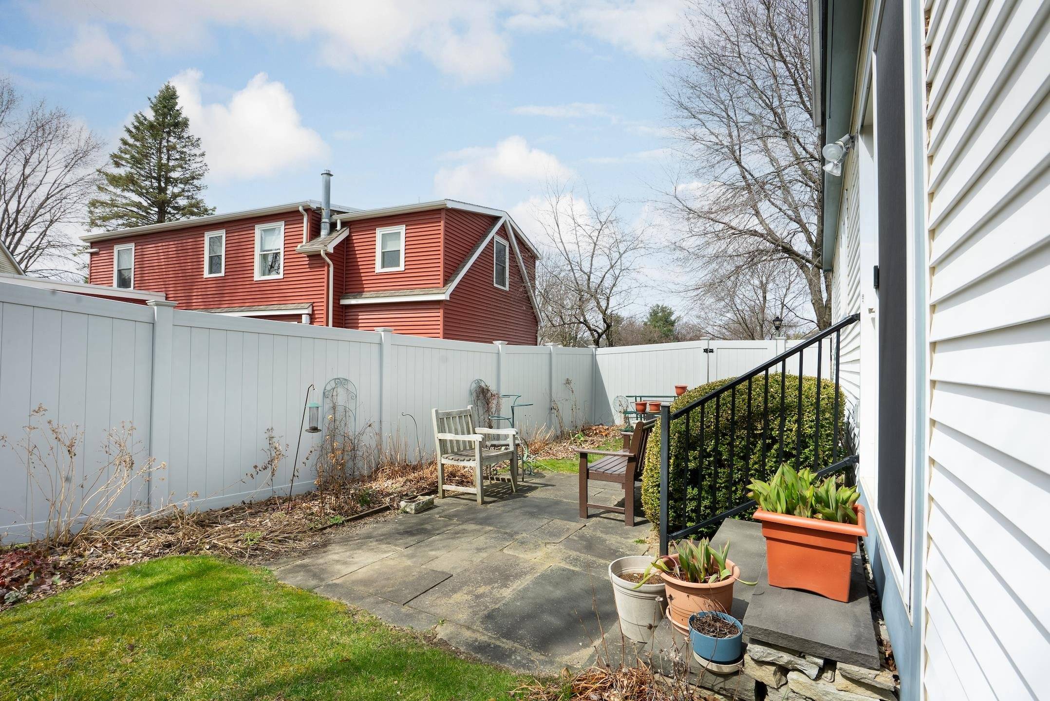 9 Dover ST South Burlington, VT 05403
