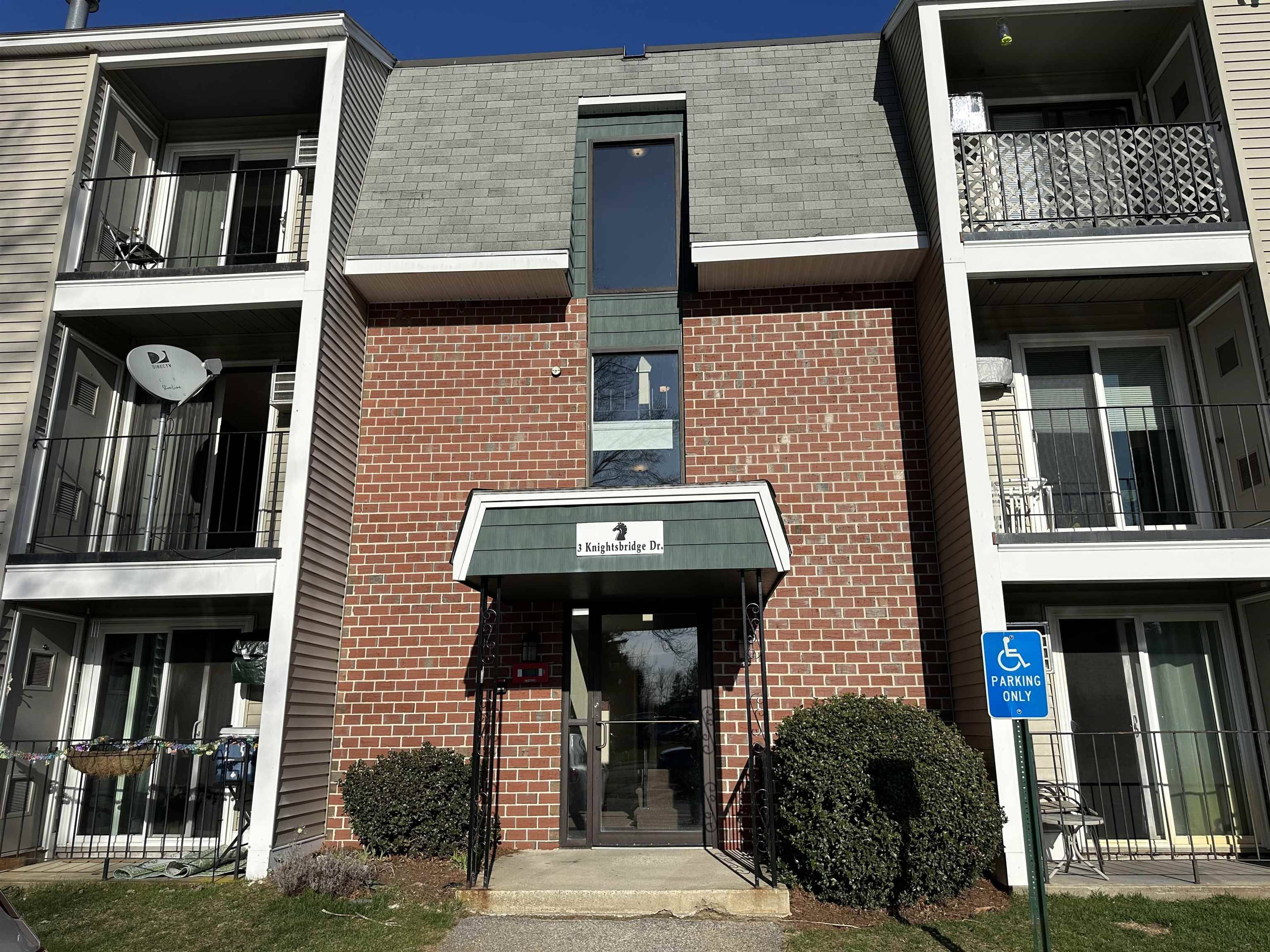 Nashua, NH 03063,3 Knights Bridge DR #208