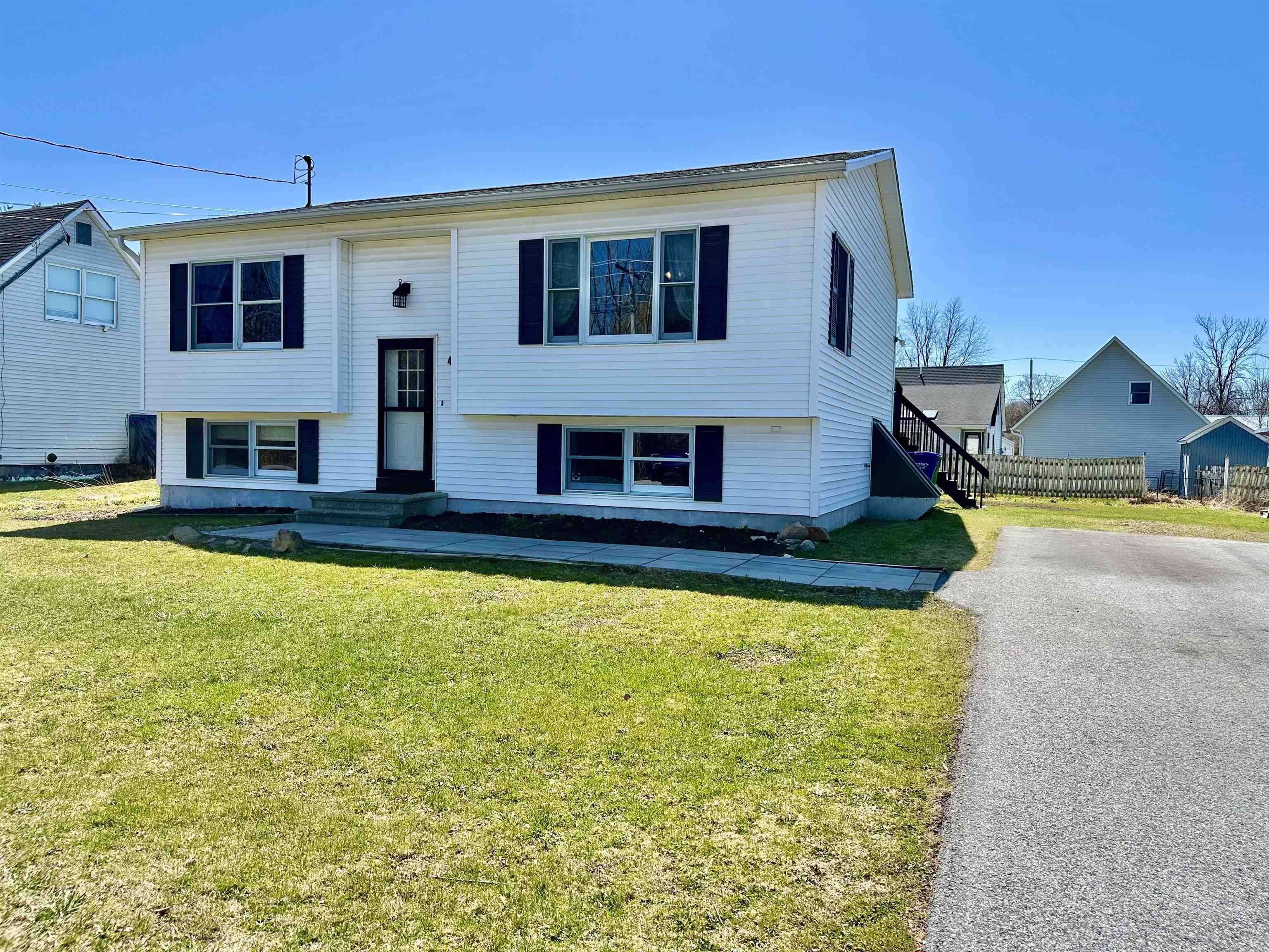 St. Albans City, VT 05478,4 Guyette CIR