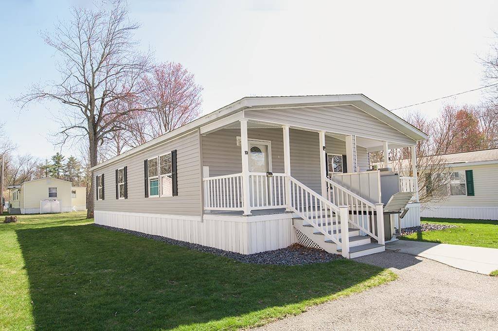 Hampstead, NH 03841,10 Meredith DR