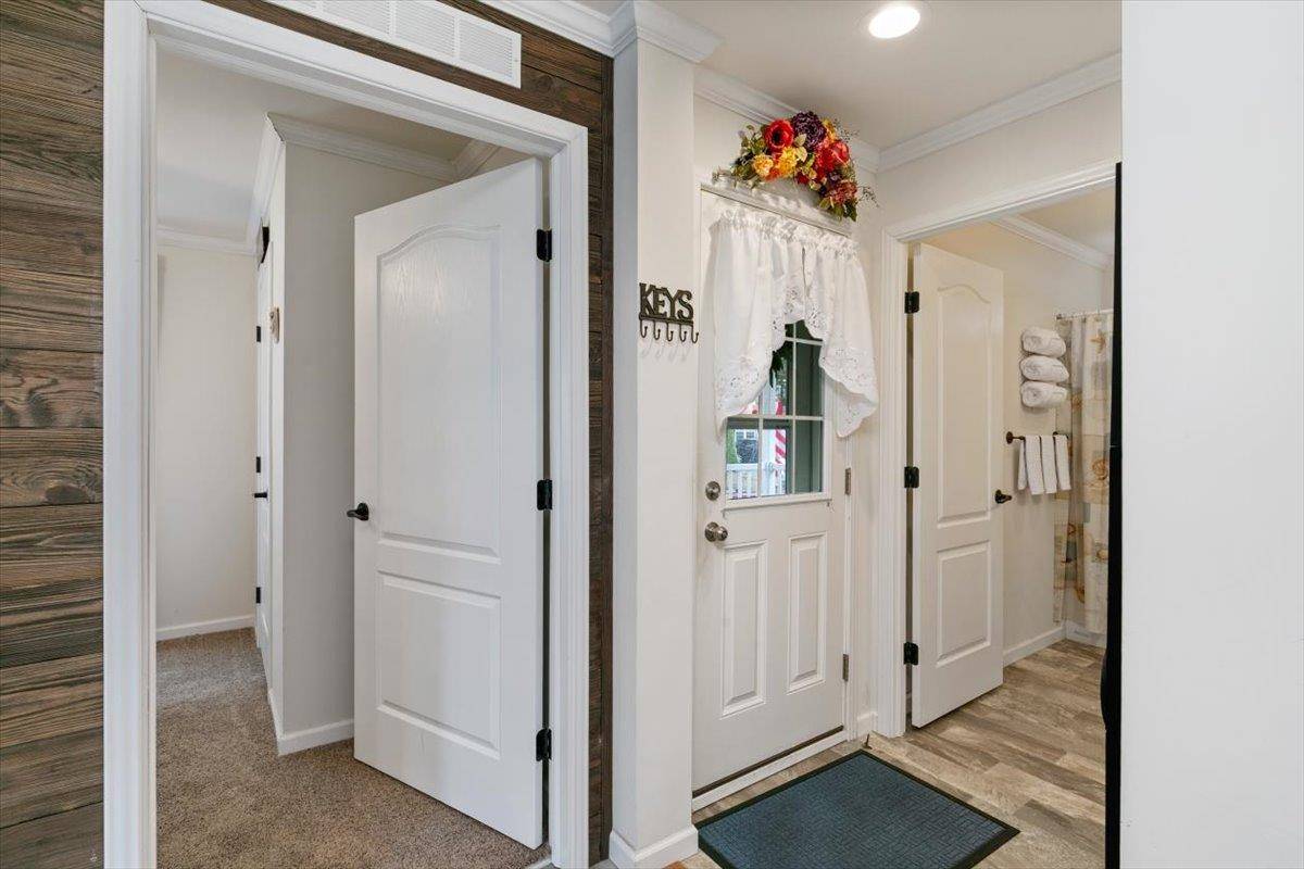 Exeter, NH 03833,214 Robin Hood DR
