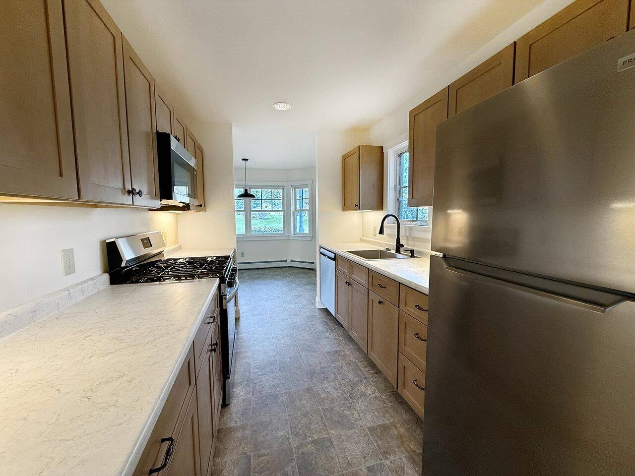 Williston, VT 05495,392 Commons RD