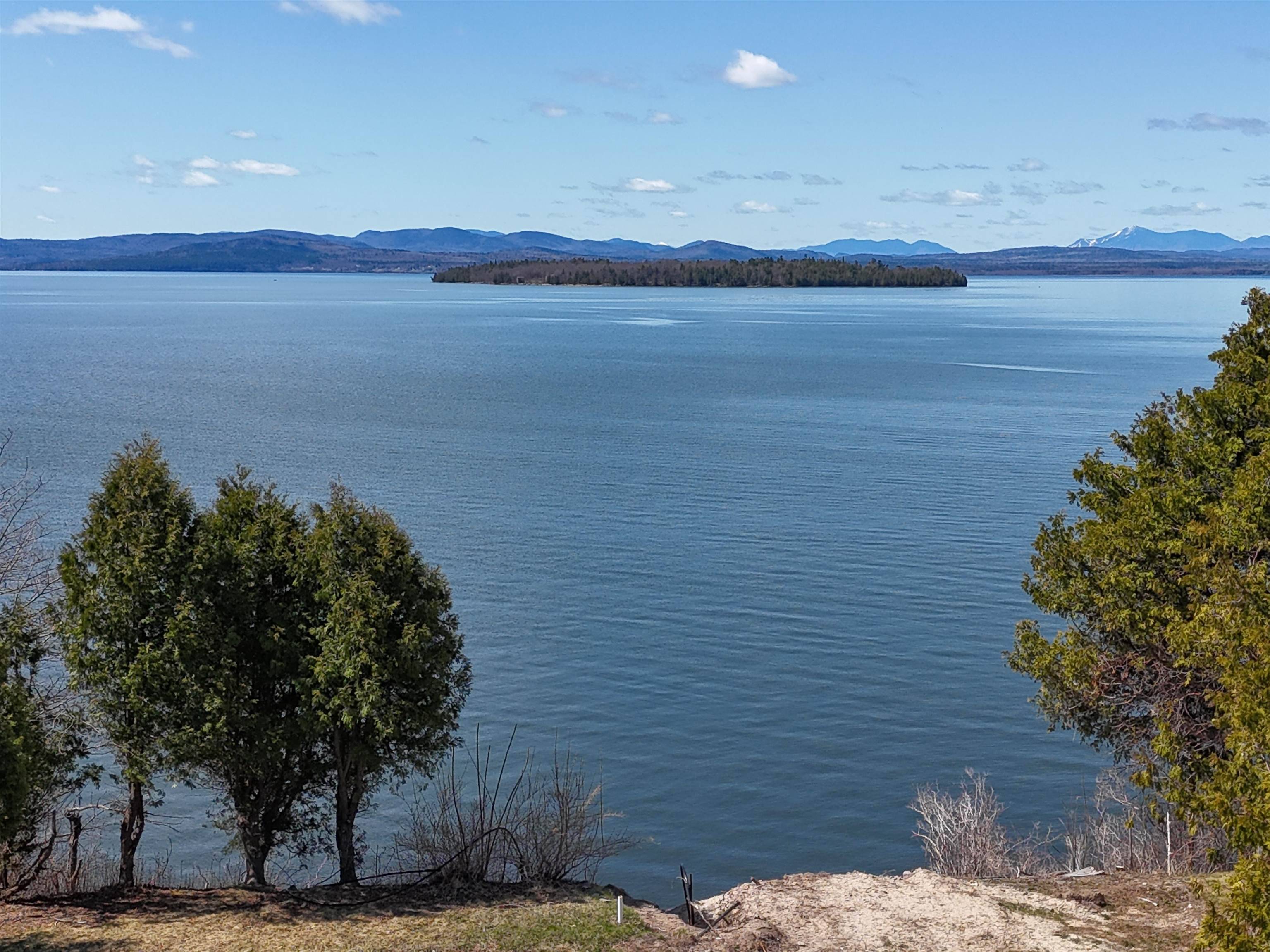 South Hero, VT 05486,41 Lake DR