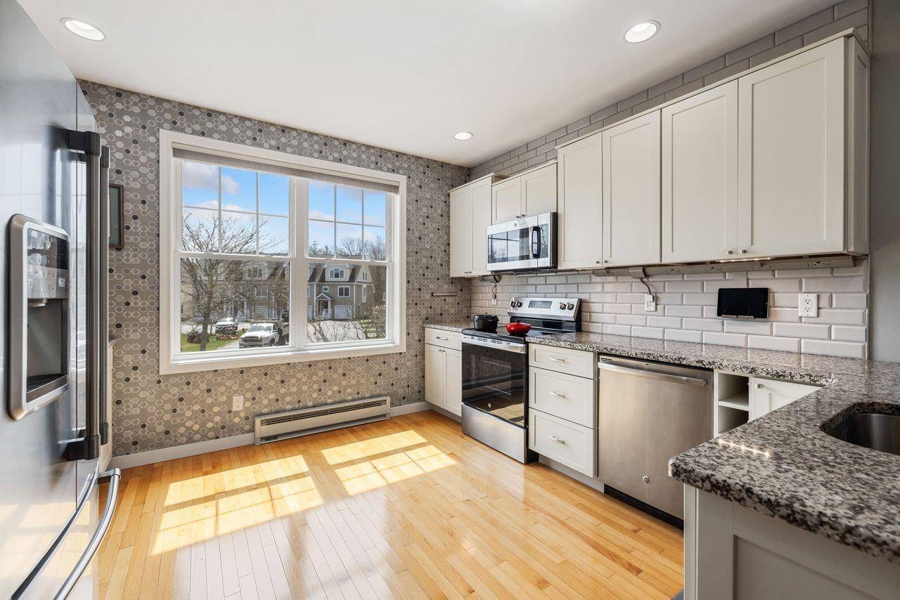 Exeter, NH 03833,131 Court ST ##16