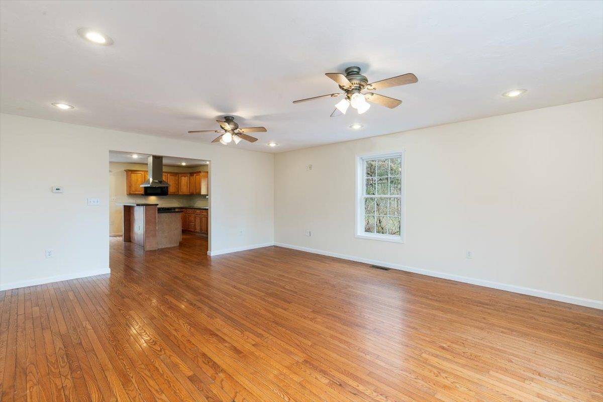 Salem, NH 03079,308 Shore DR