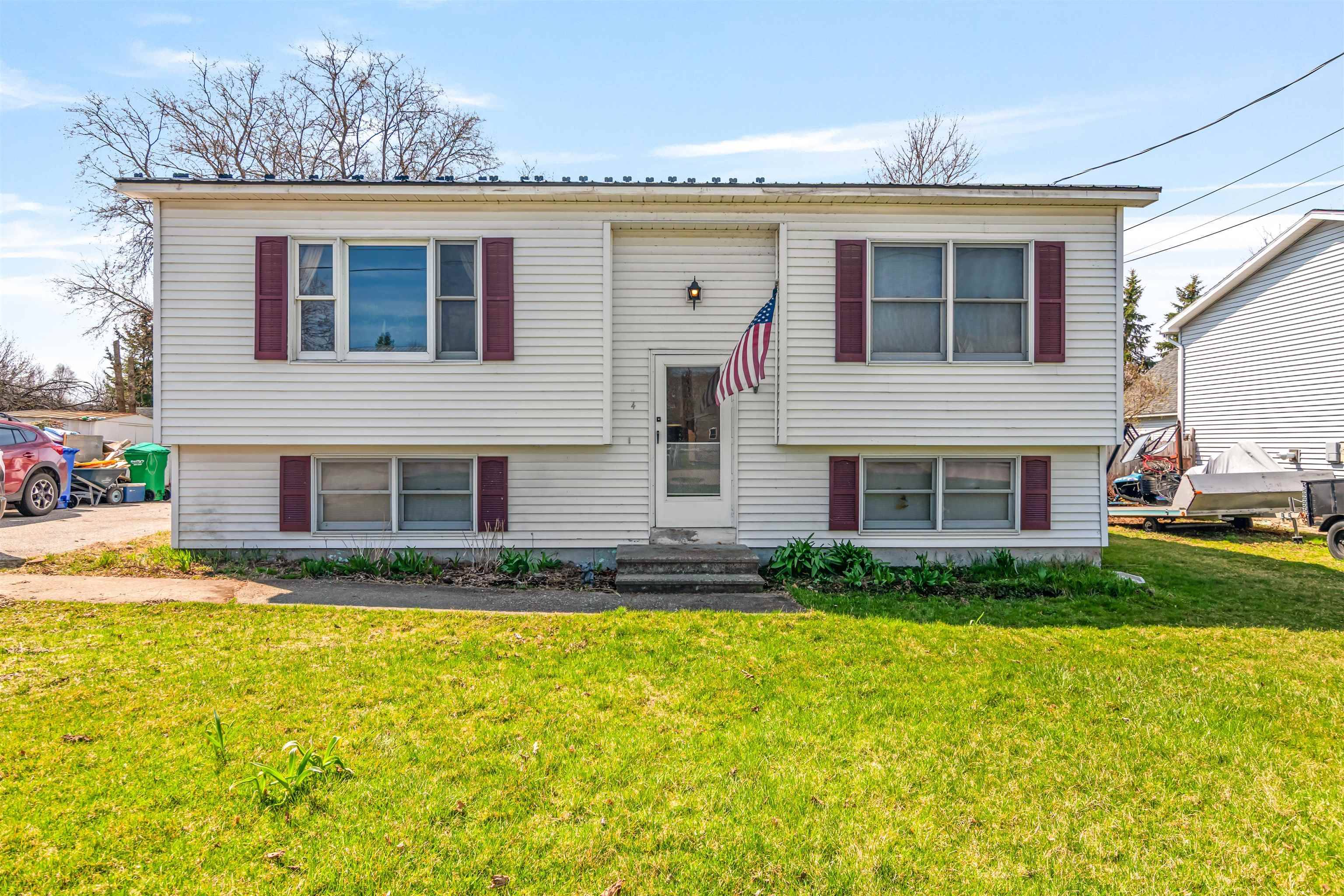 St. Albans City, VT 05478,4 Bowles LN