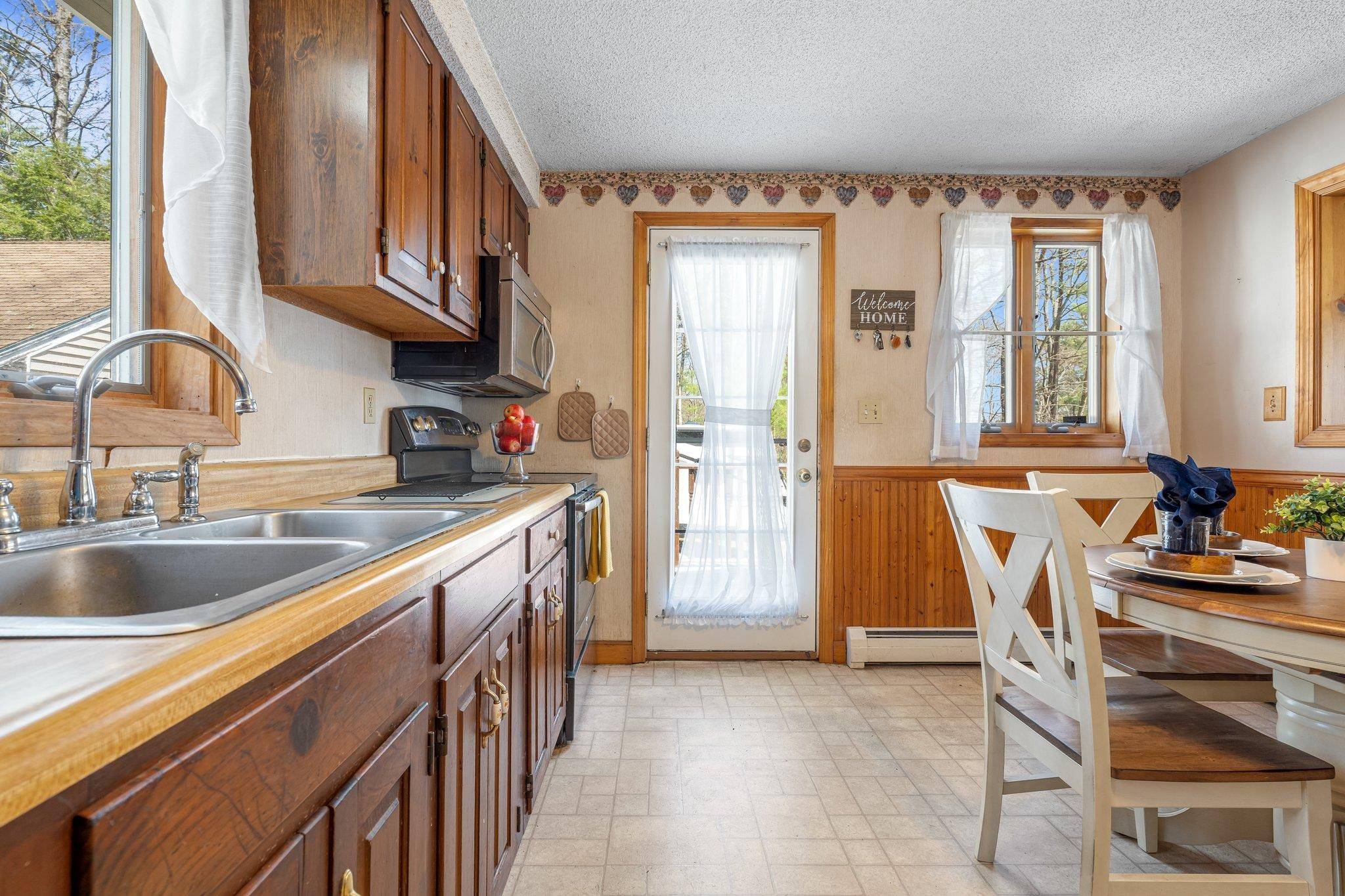 Raymond, NH 03077,51 John ST