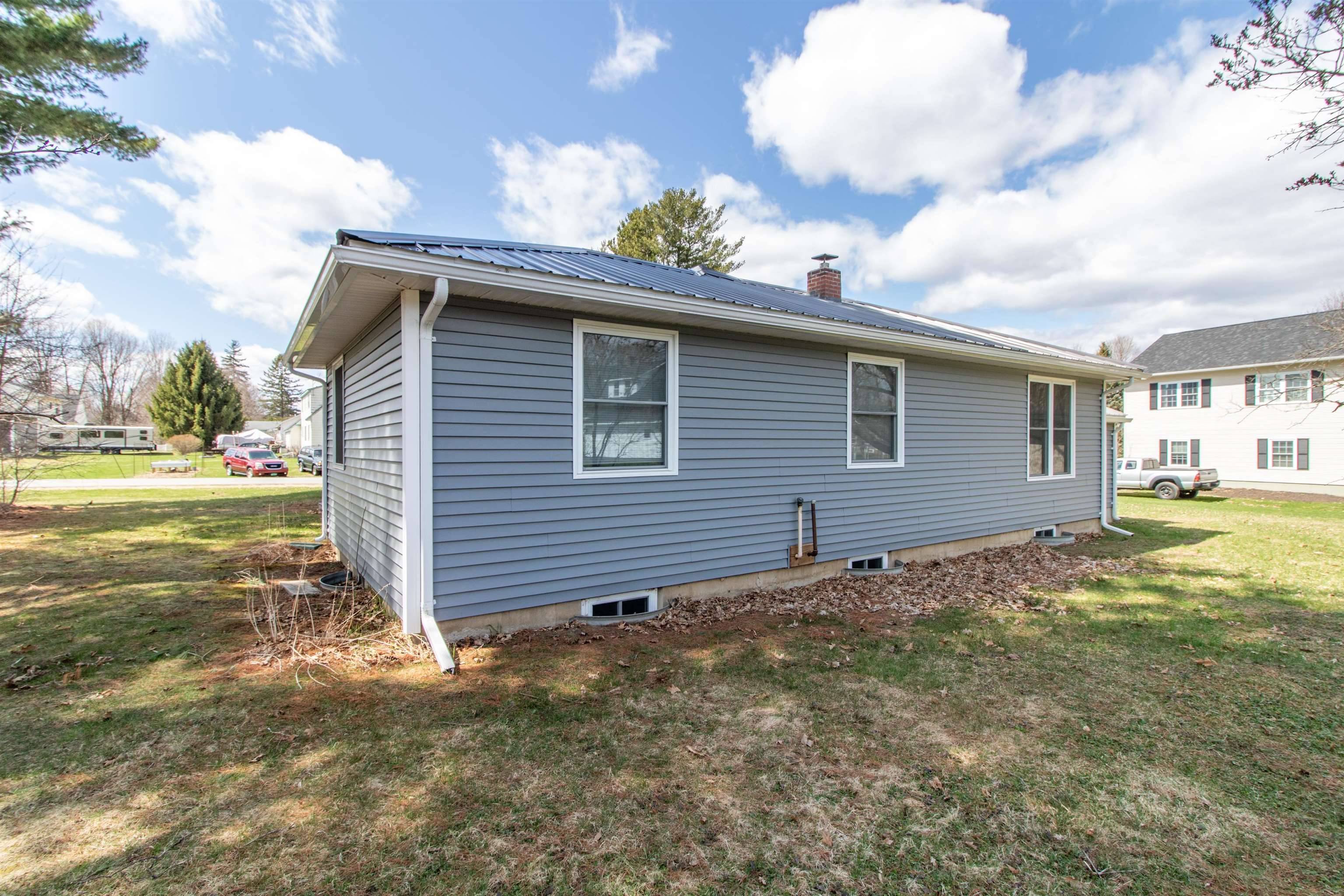 Newport City, VT 05855,300 Blake ST