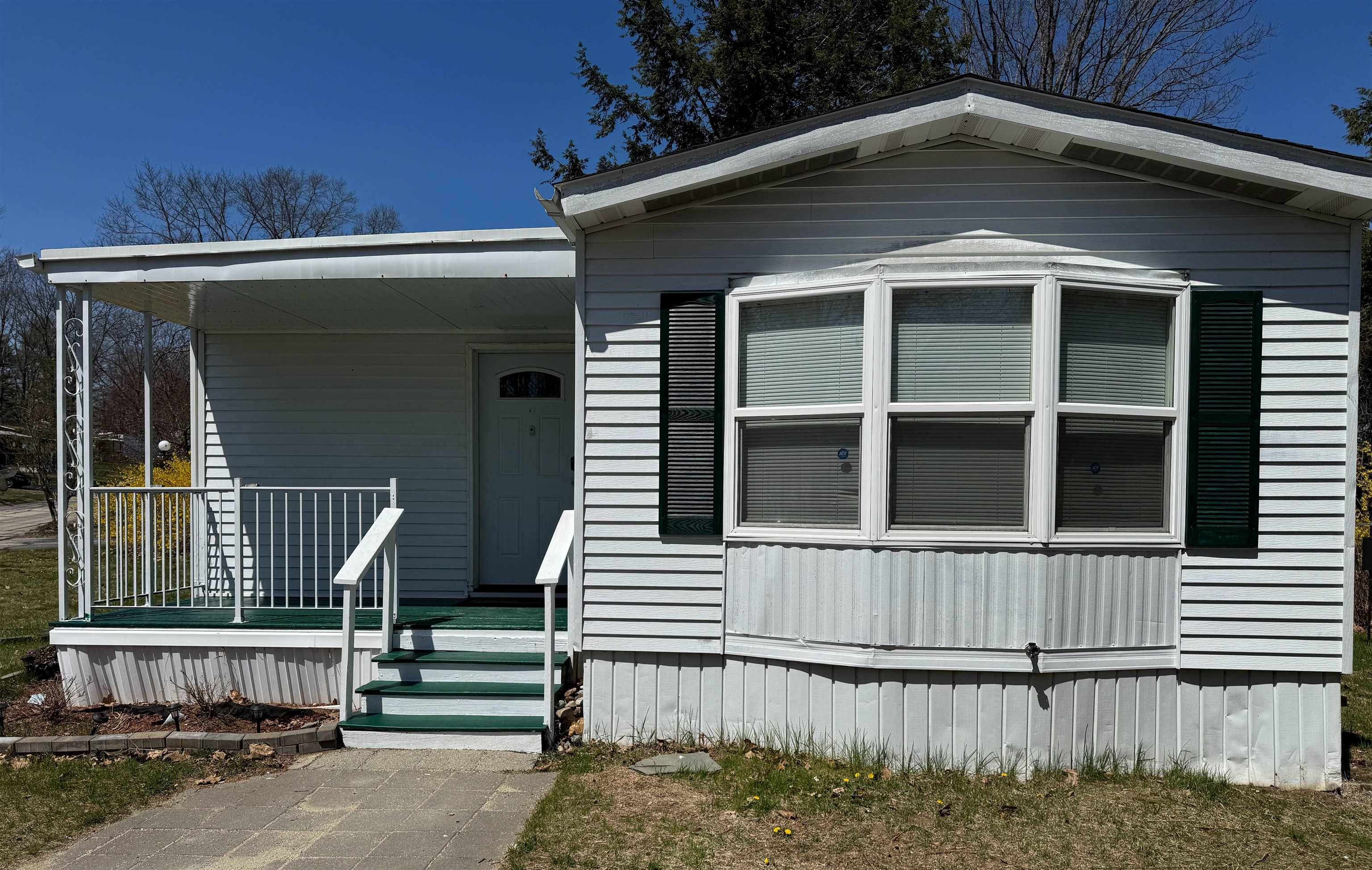 Rochester, NH 03867,11 South Cranberry LN