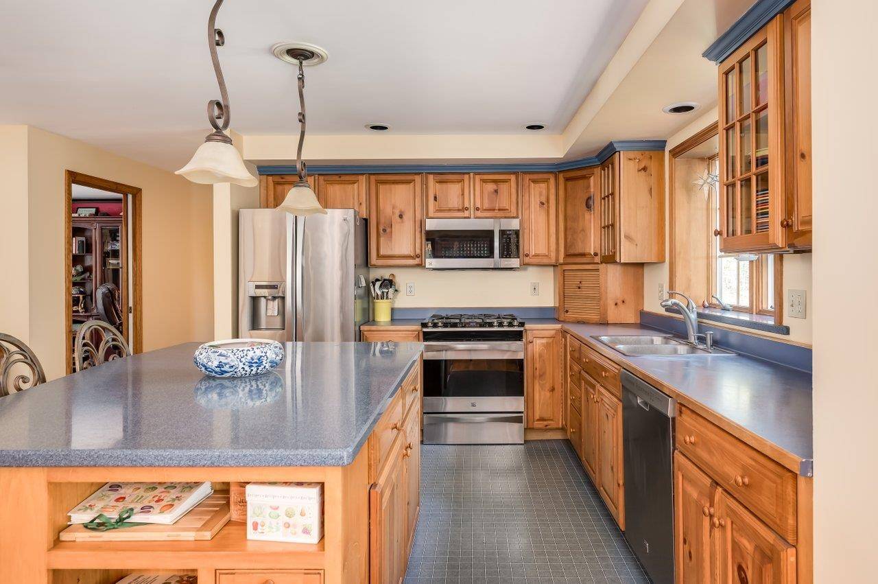 Durham, NH 03824,20 Sumac LN