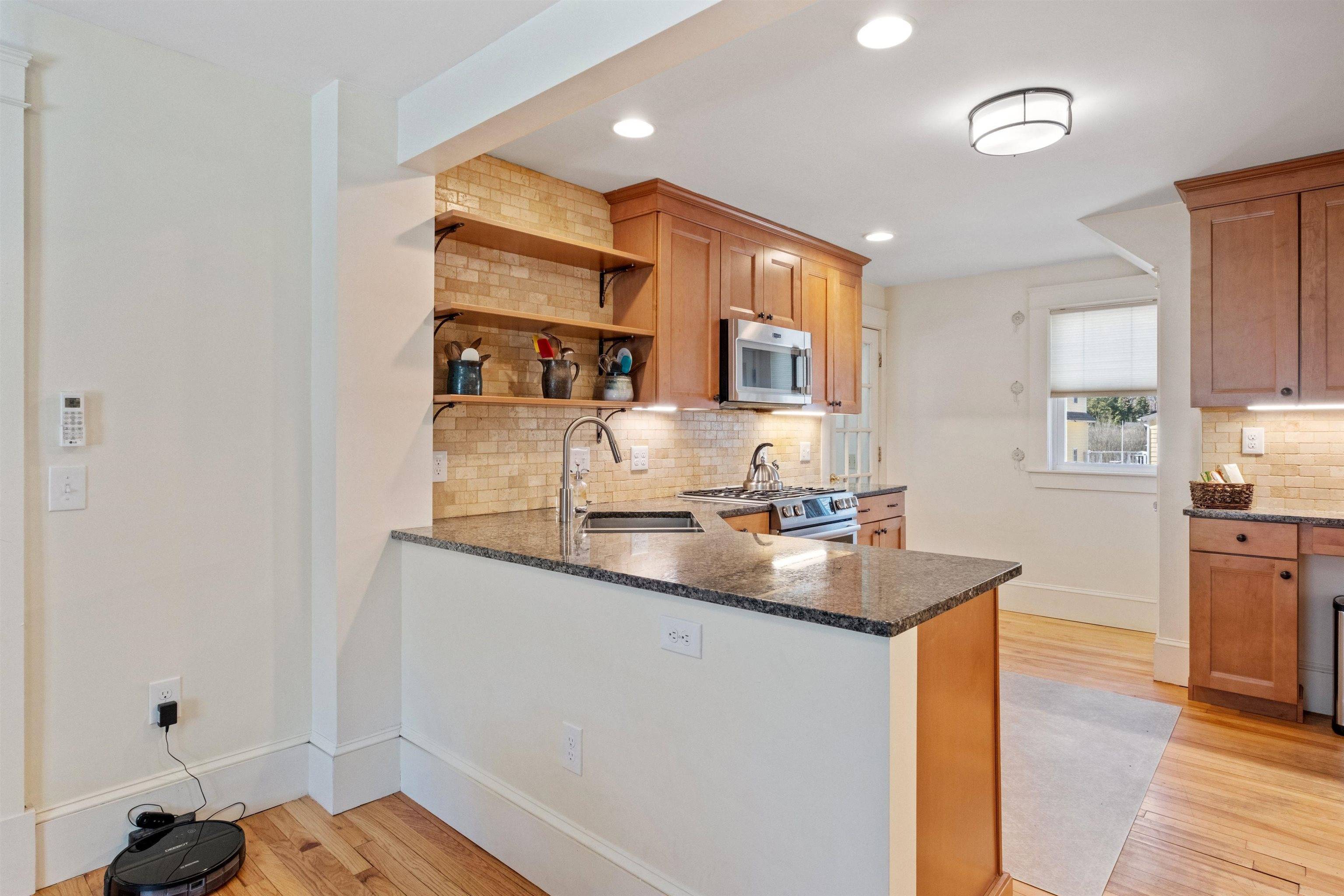 122 Thaxter RD Portsmouth, NH 03801