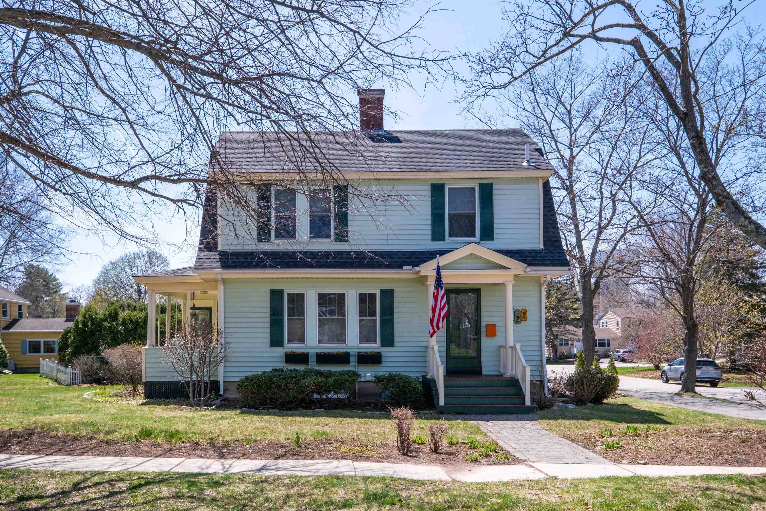 Portsmouth, NH 03801,122 Thaxter RD