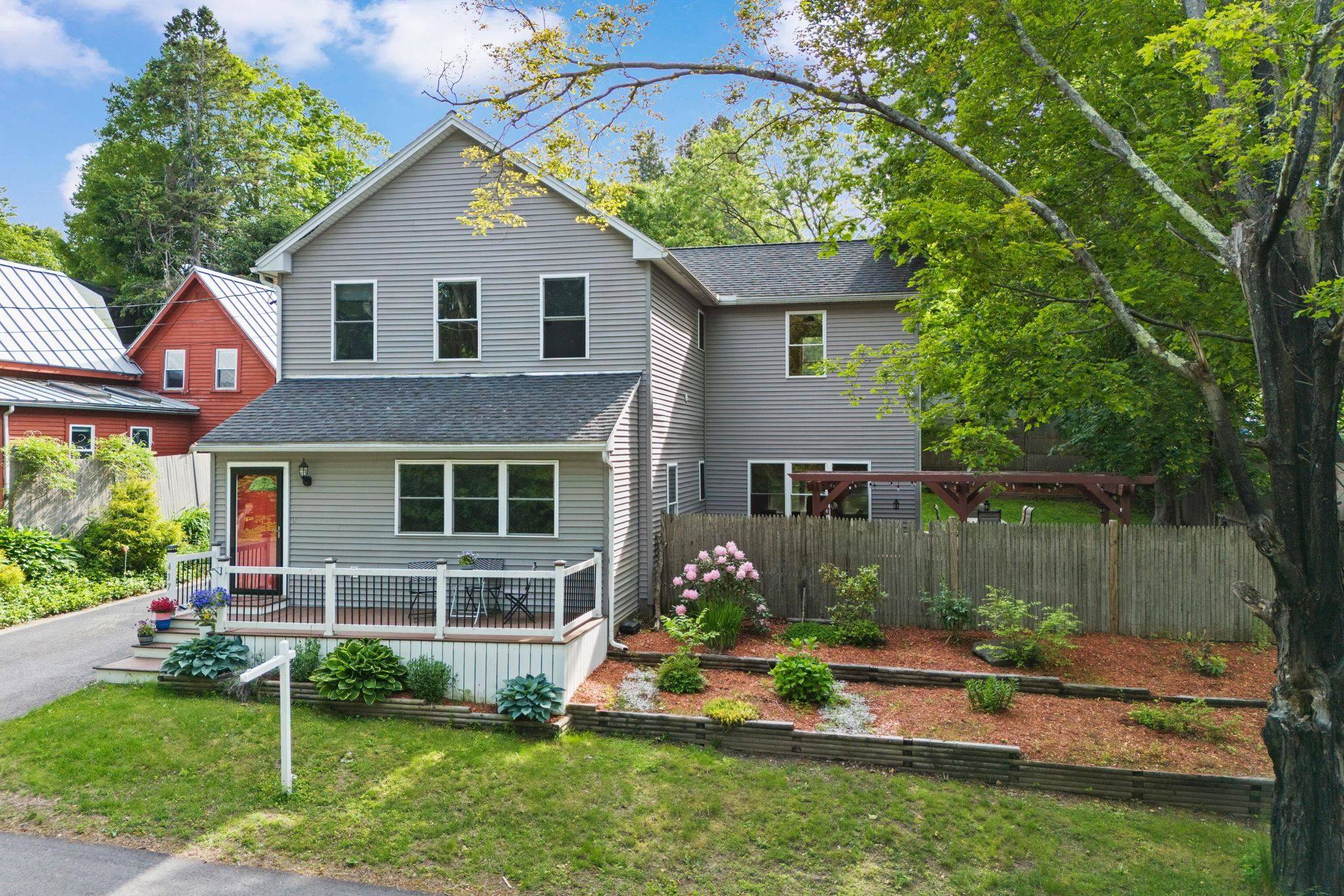 Rollinsford, NH 03869,417 Locust ST