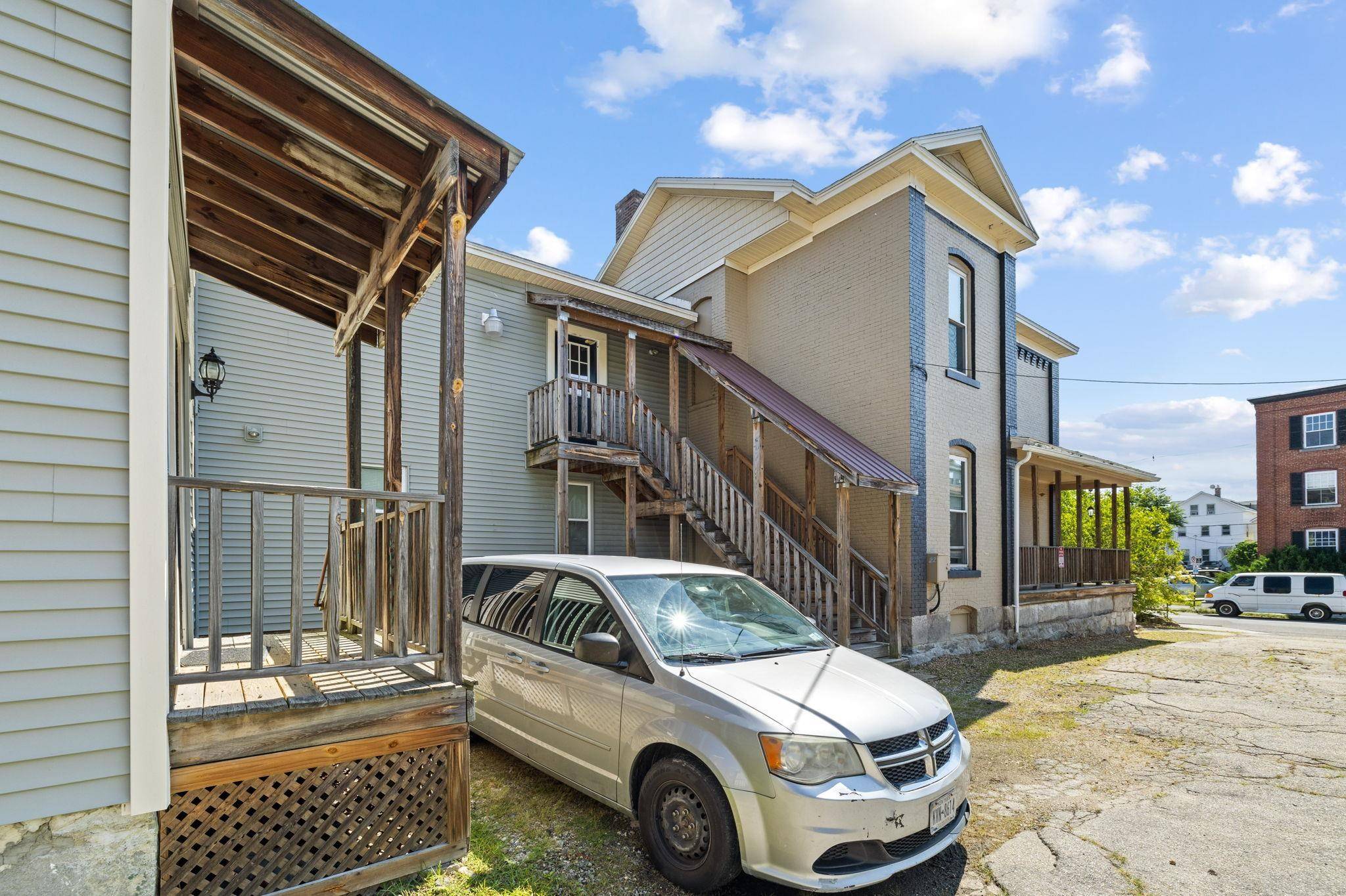 Manchester, NH 03104,52 Myrtle ST