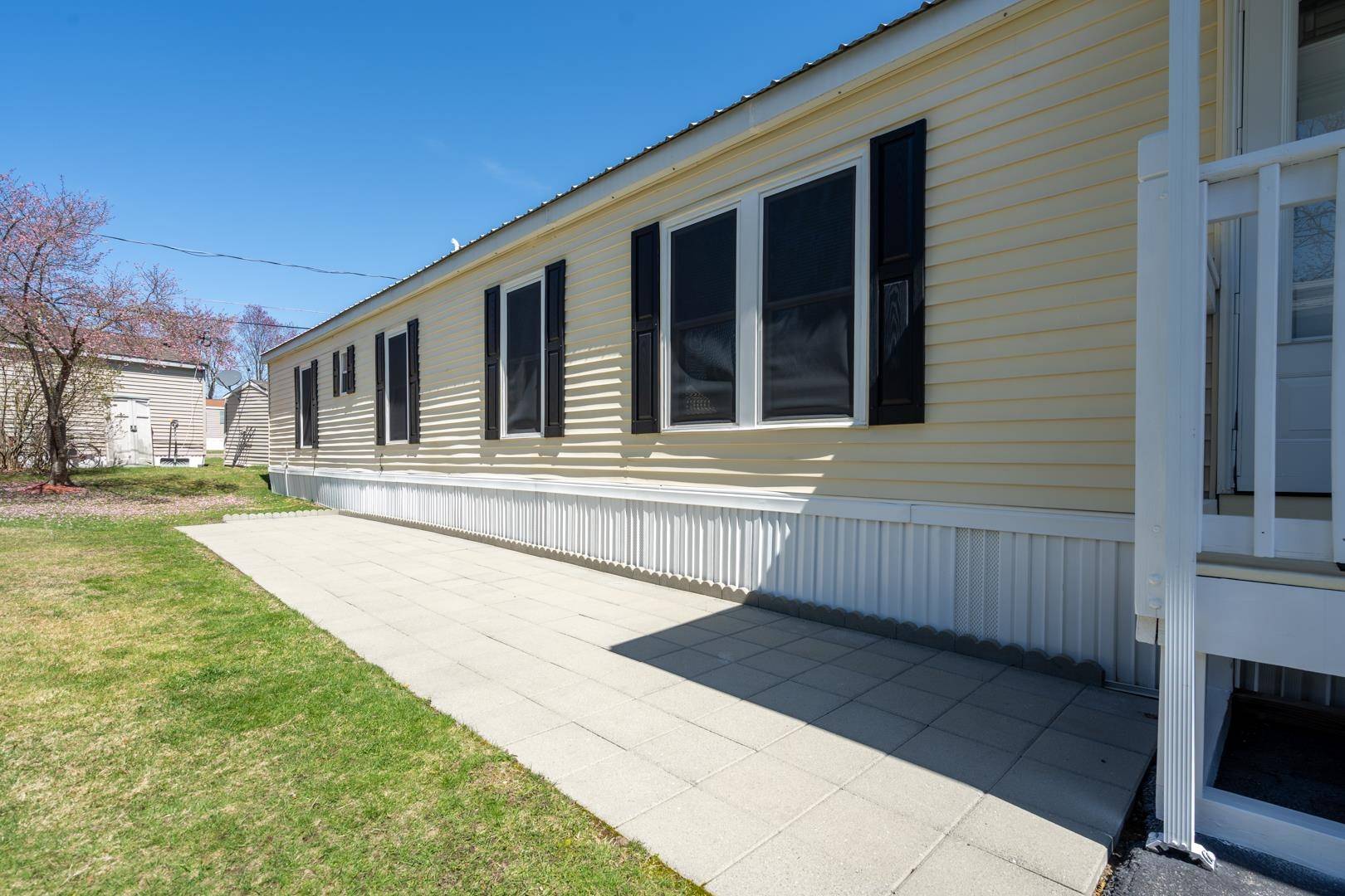 Londonderry, NH 03053,3 Hunter BLVD