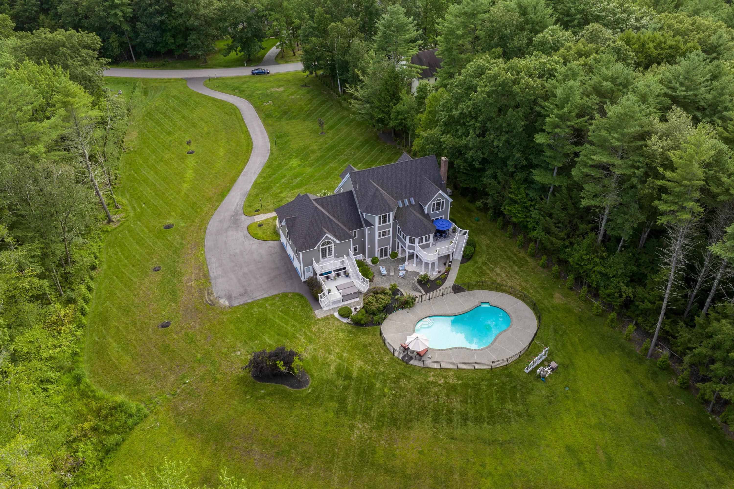 Stratham, NH 03885,19 Wiggin WAY