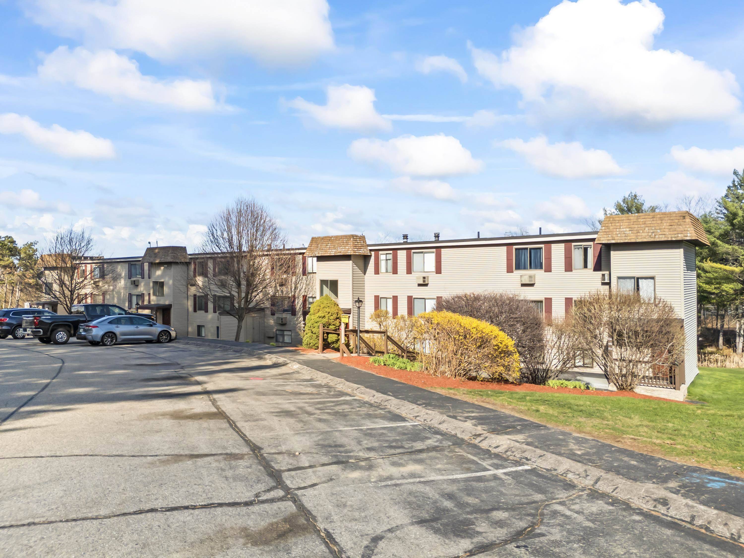 Laconia, NH 03246,23 Treetop CIR #34