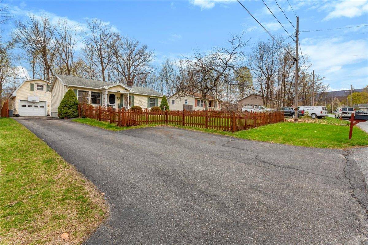 Bennington, VT 05201,82 Oakes ST