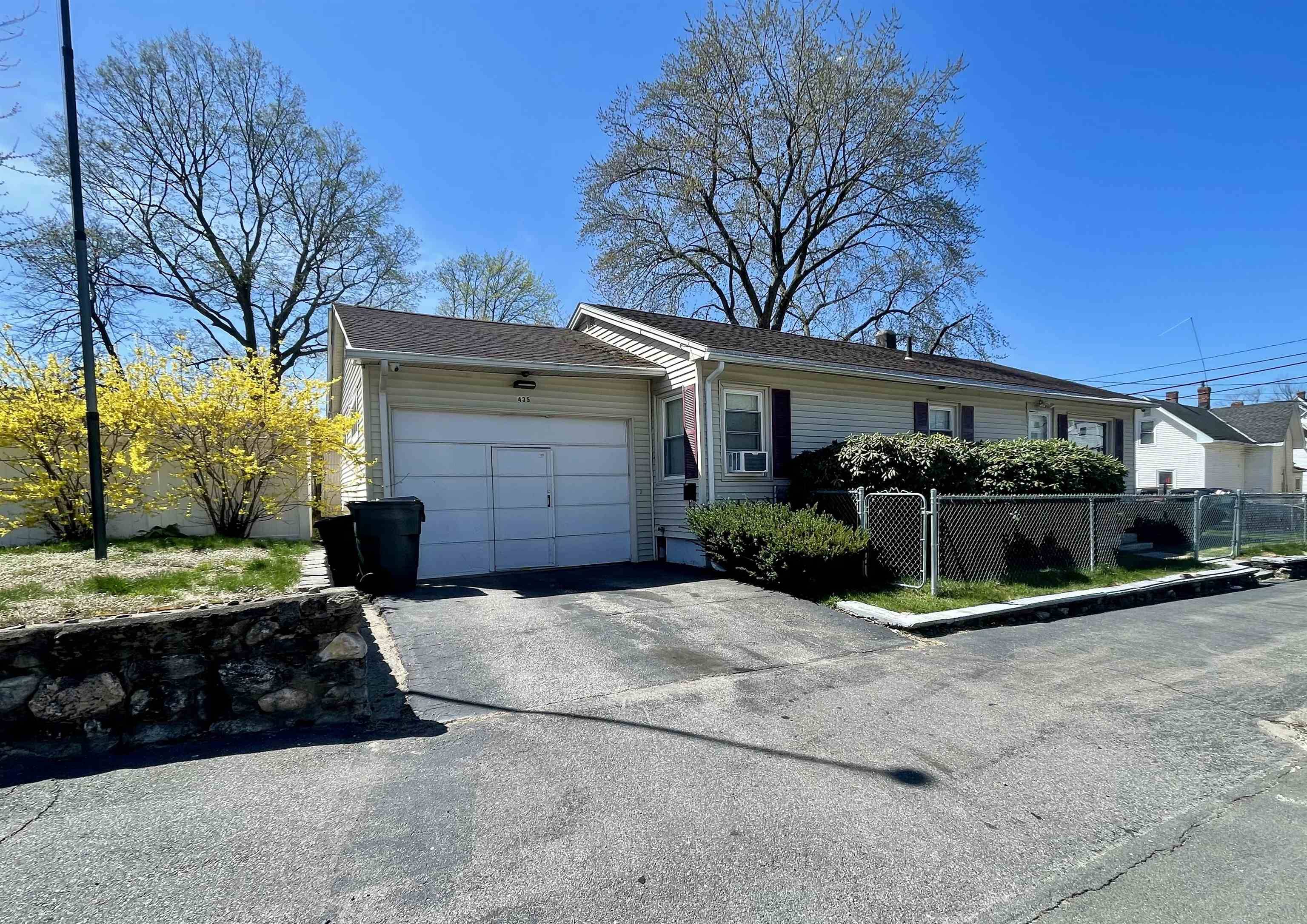 Manchester, NH 03103,435 Spruce ST