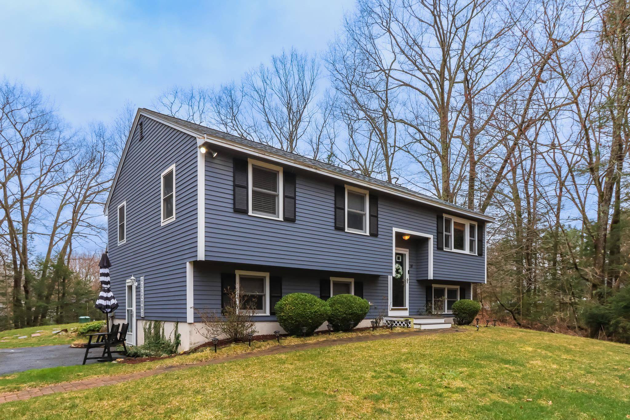 Derry, NH 03038,14 Settlers LN