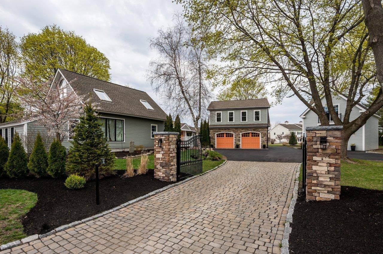 North Hampton, NH 03862,11 Post RD