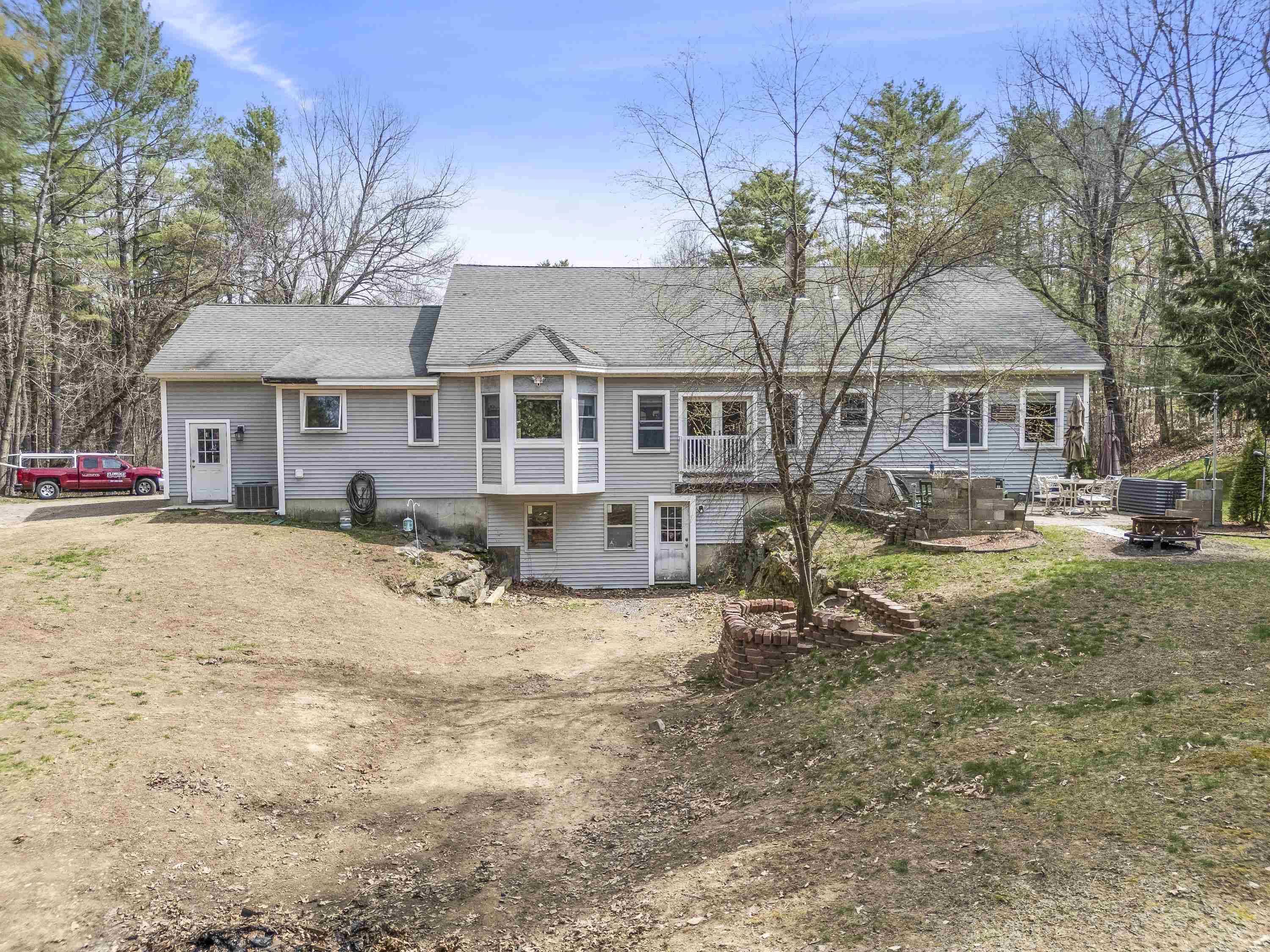 Lee, NH 03861,246 Lee Hook RD