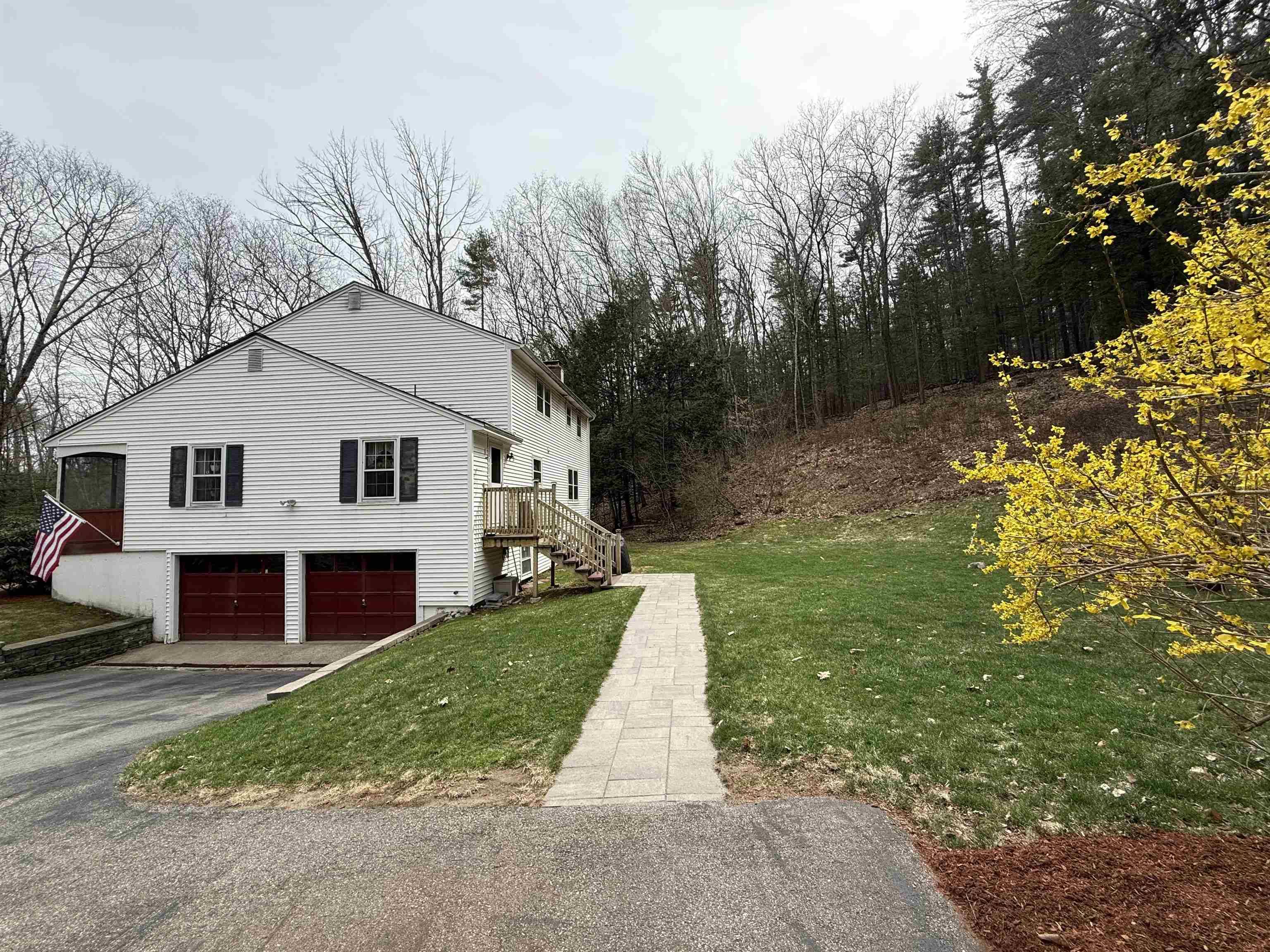 Amherst, NH 03031,12 Nathaniel DR